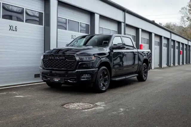 RAM 1500 Ram 1500 Big Horn Night Crew Cab 5'7''-Bed 4x4