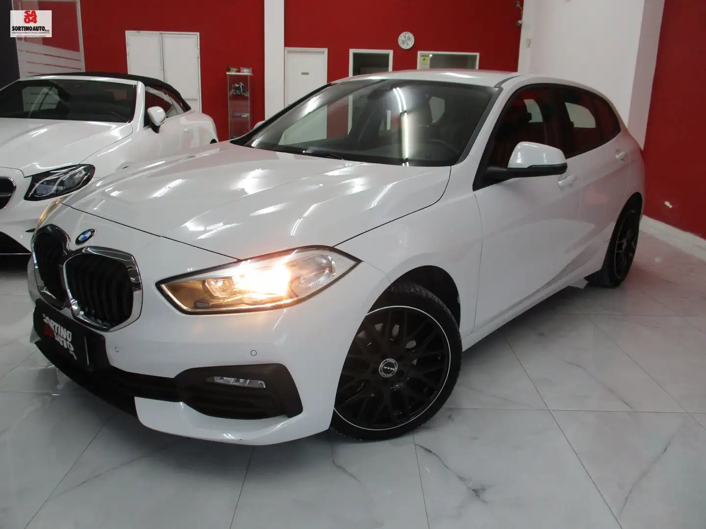 BMW 116 d 5P. COLORVISION EDITION 116cv 7/2020 FULL Blanc - 1