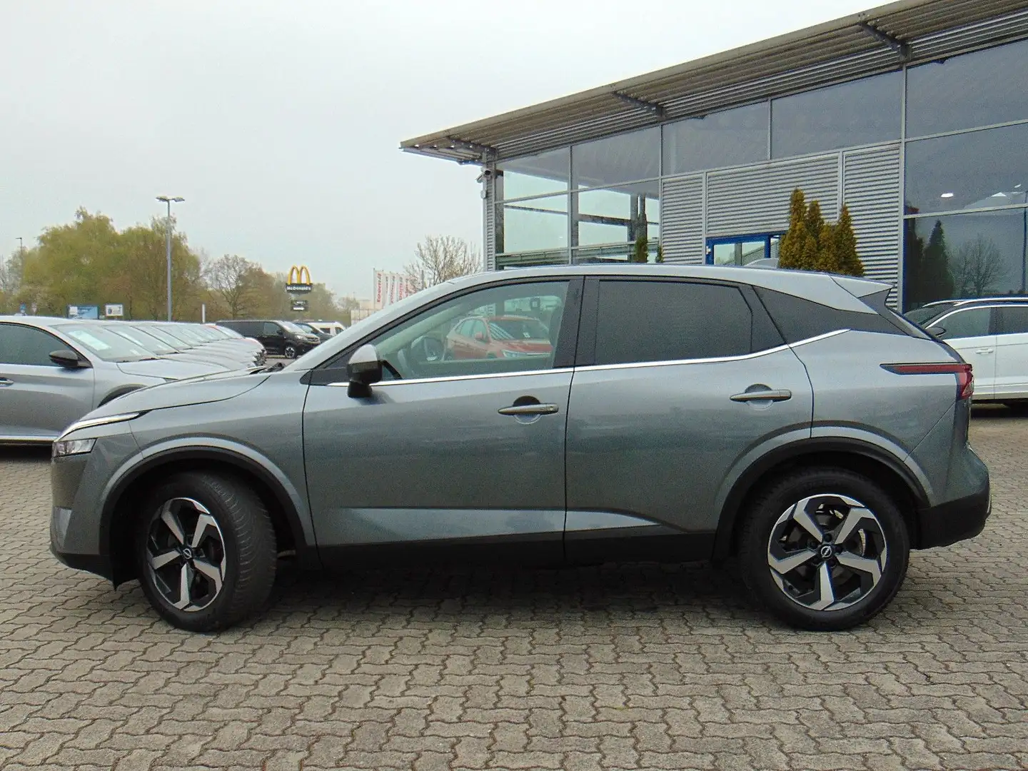 Nissan Qashqai 1.3 DIG-T MHEV  N-Connecta - 360°Cam - Gris - 2