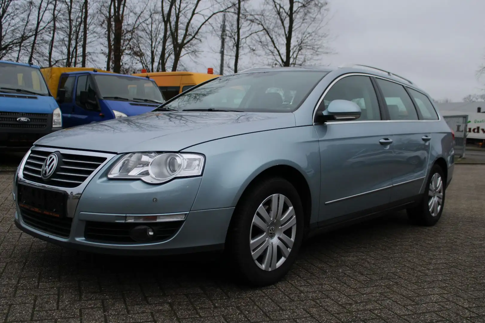 Volkswagen Passat Variant Highline Blau - 1