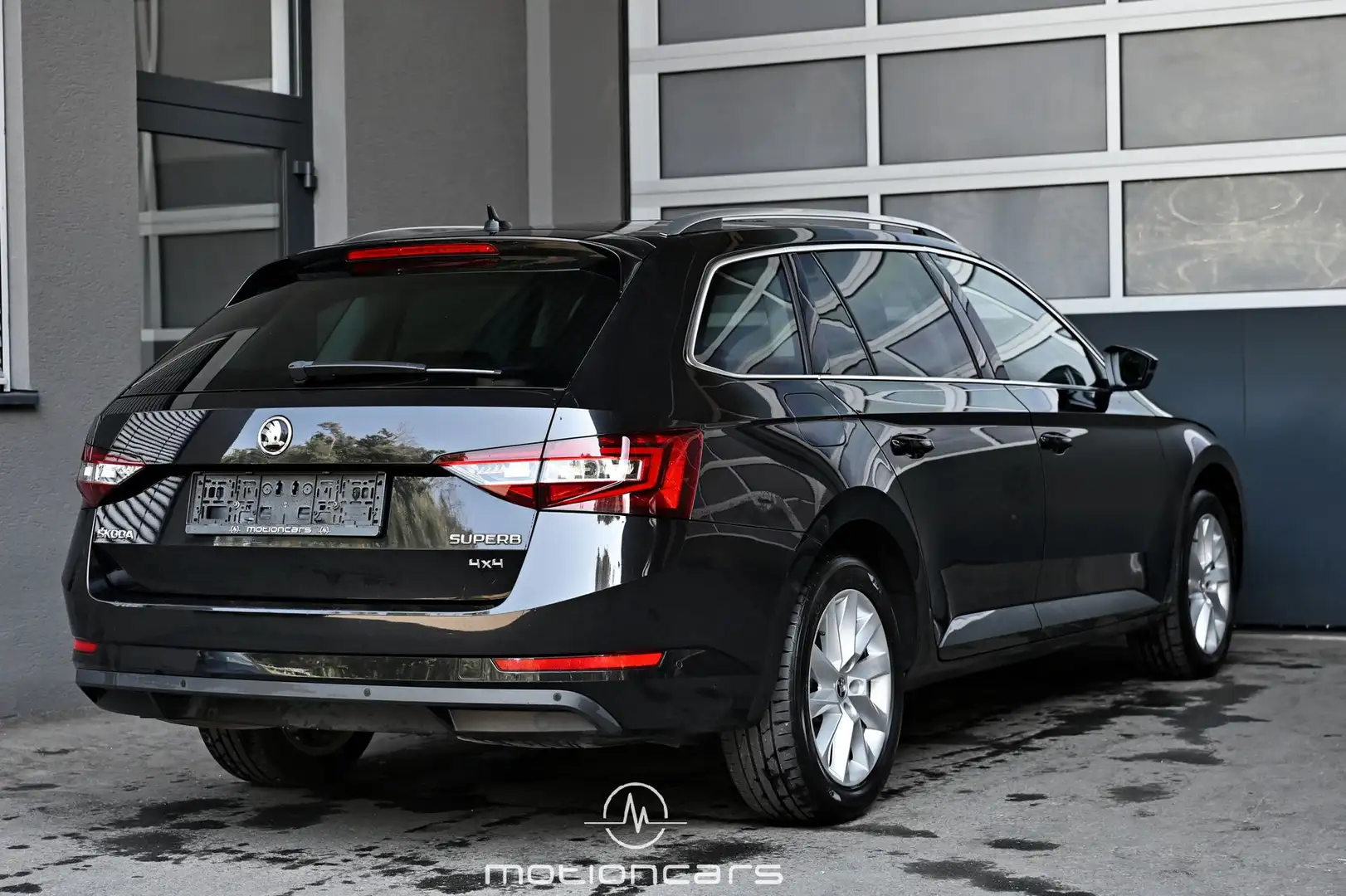 Skoda Superb 2.0 TDI Style 4x4 Pickerl NEU Schwarz - 2
