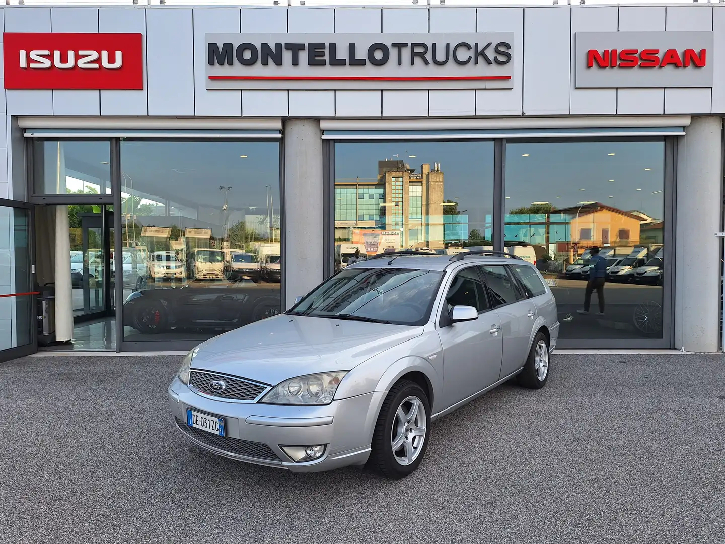 Ford Mondeo SW 2.0 tdci Ghia 130cv 6m FL Gancio Traino Argento - 1