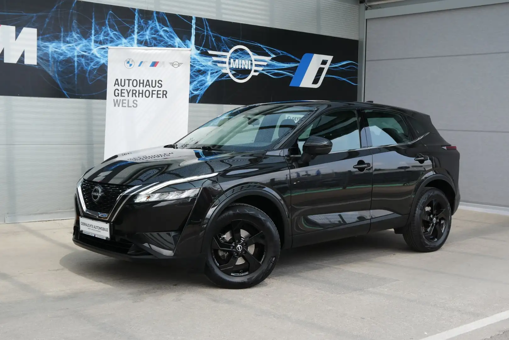 Nissan Qashqai *PDC/Speed Limit Info/LED/ACC* Schwarz - 1