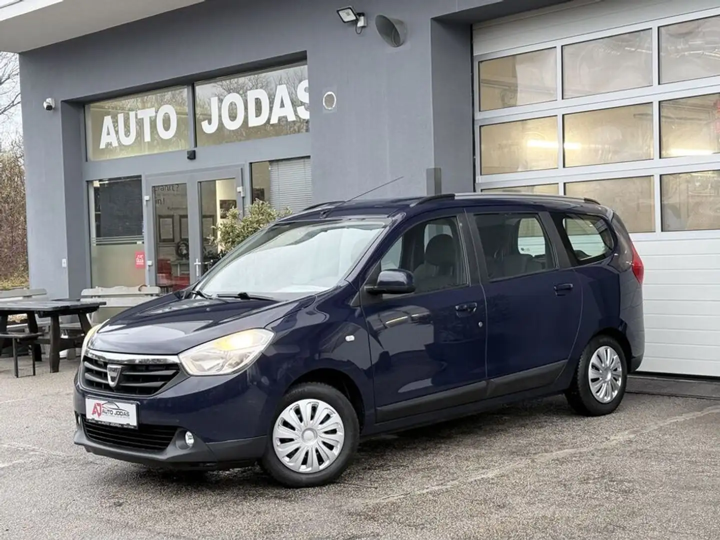 Dacia Lodgy Supreme dCi 90 **Anhängerk./Navigation** Blau - 2