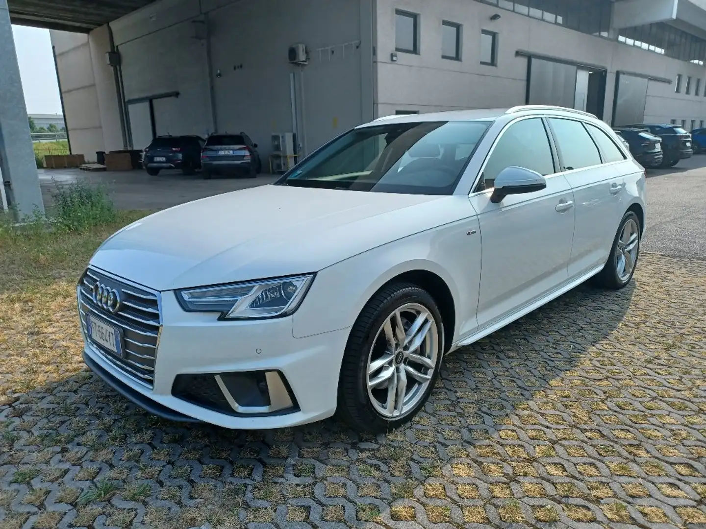 Audi A4 Avant 40 TDI quattro S tronic quattro edition Bianco - 2