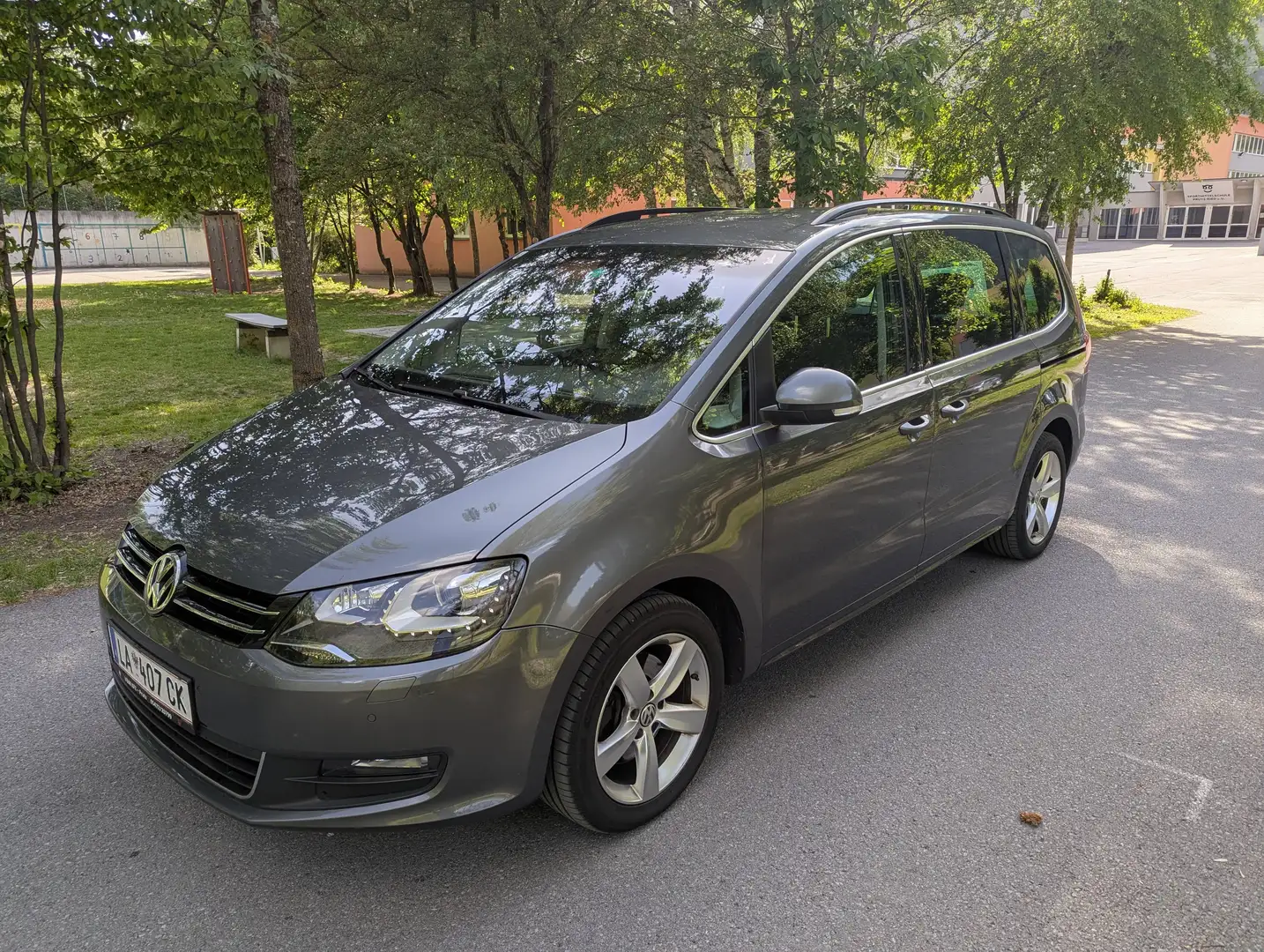Volkswagen Sharan Sharan Comfortline BMT 2,0 TDI DPF Comfortline Grau - 1