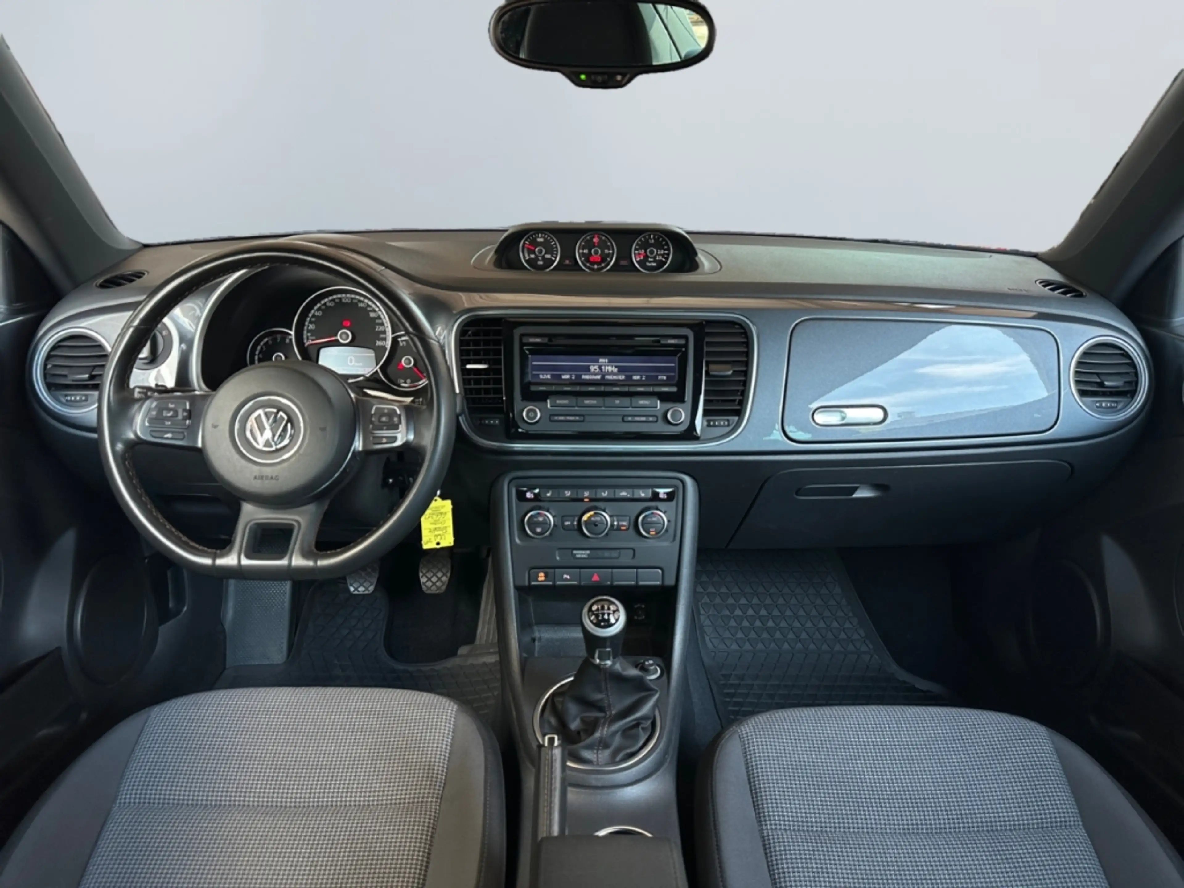 Volkswagen Beetle 1.2 TSI BMT Cup *SHZ*PDC*Tempo*LMF*Climatr* — photo 11