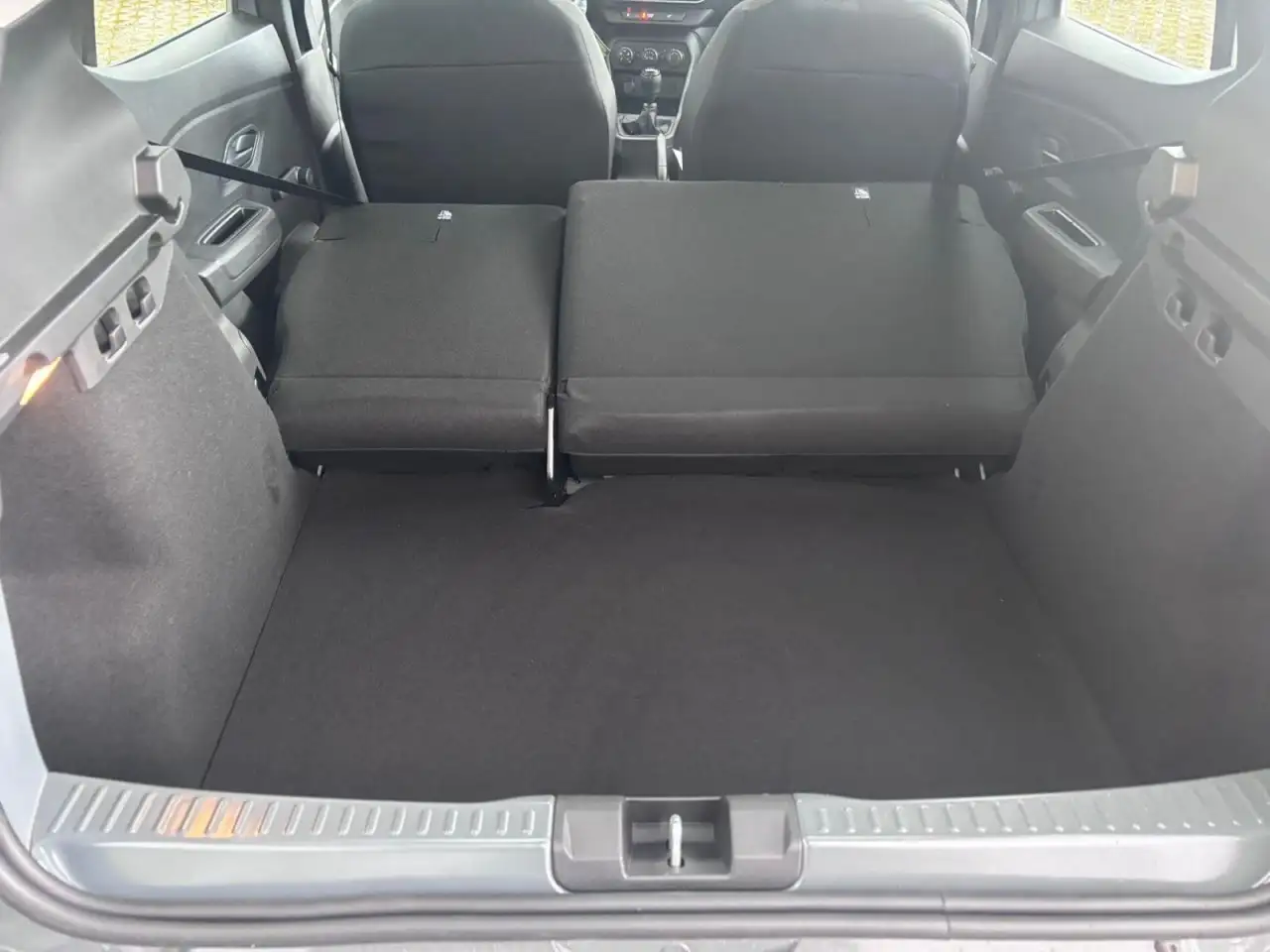 Dacia Sandero mit Klima, DAB & Bluetooth Klima Einparkhilfe 13