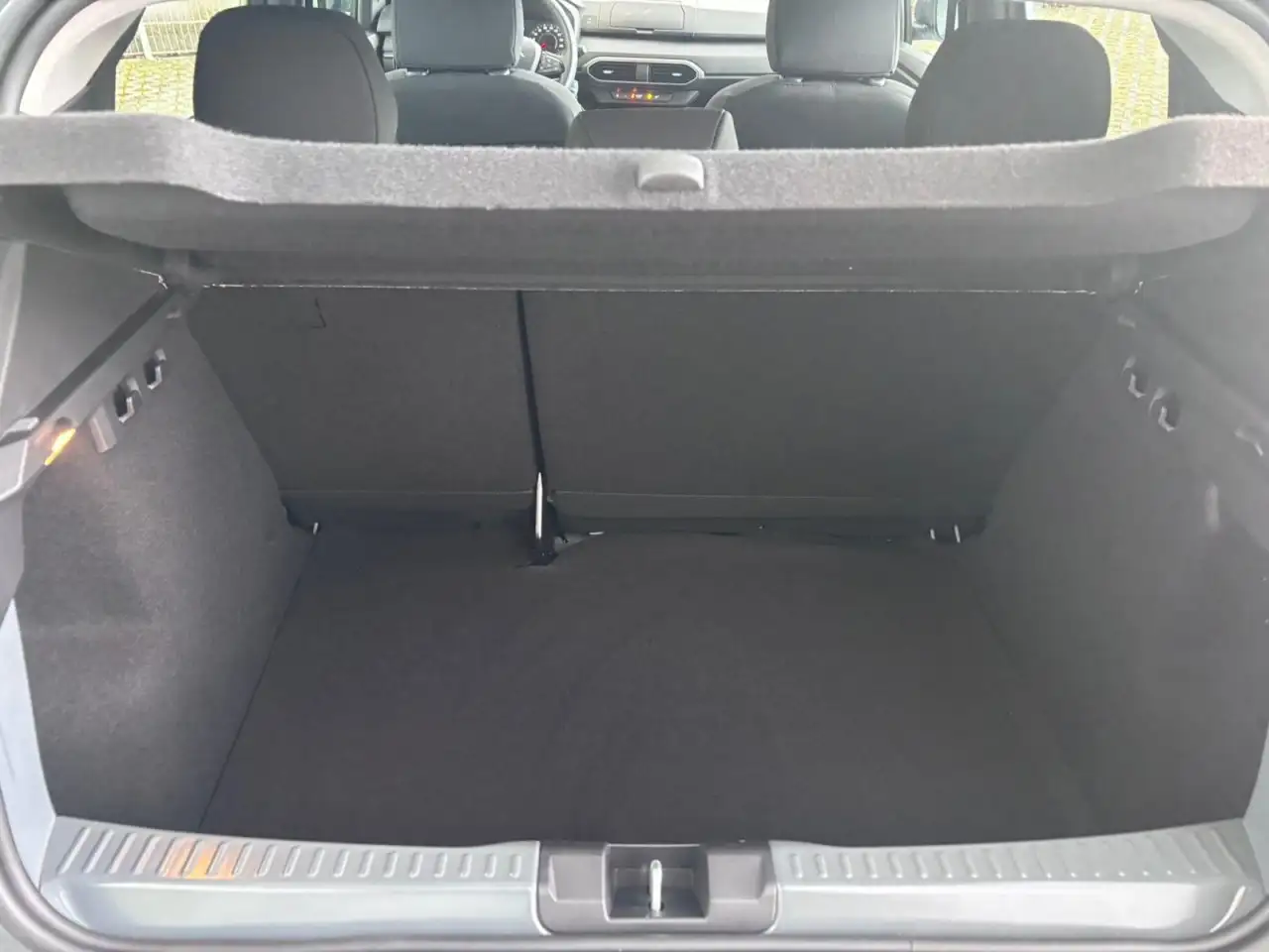 Dacia Sandero mit Klima, DAB & Bluetooth Klima Einparkhilfe 12