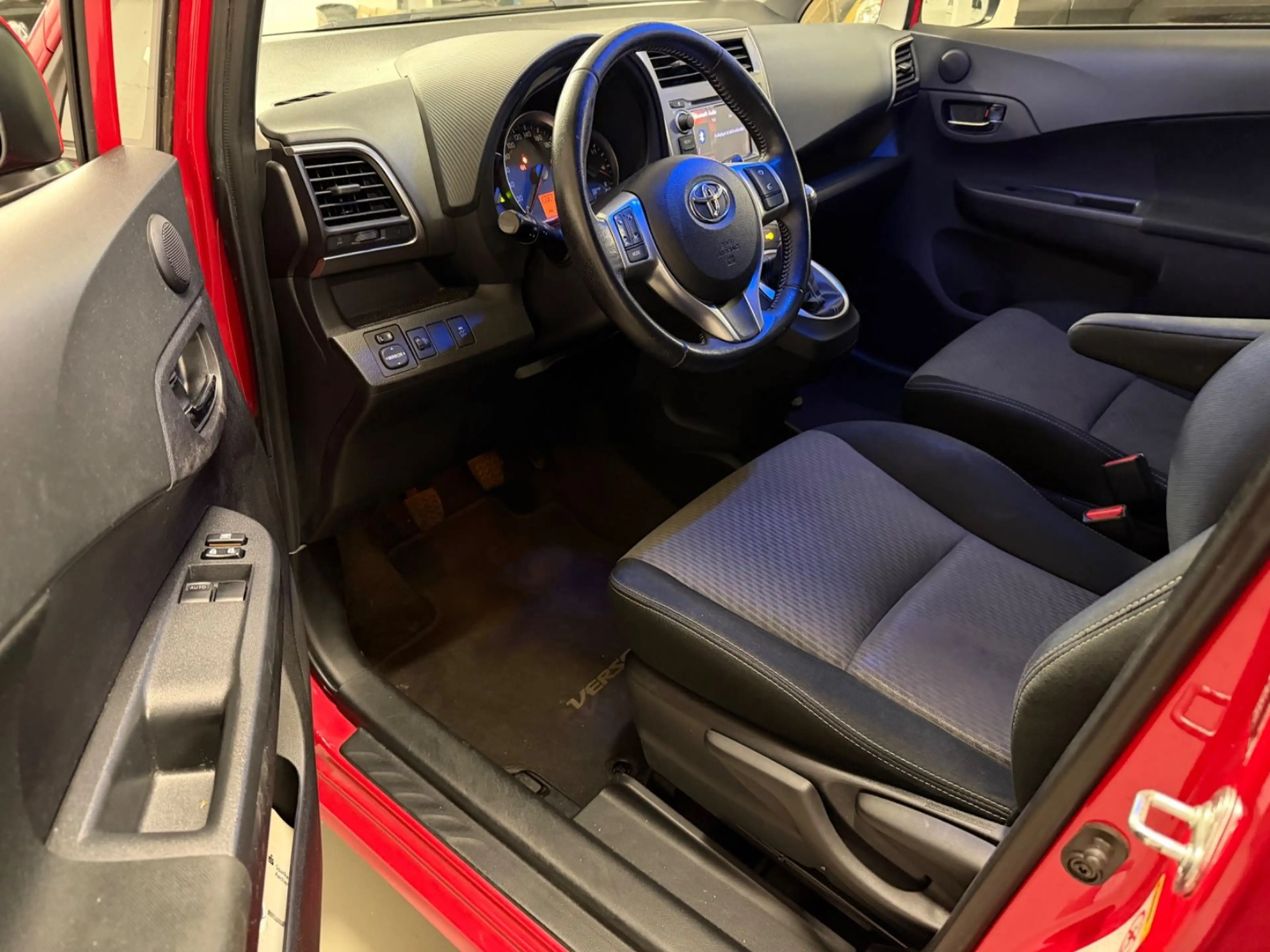 Toyota Verso-S 1.33 Verso-S Life / Pano / Kamera / Klima — photo 12