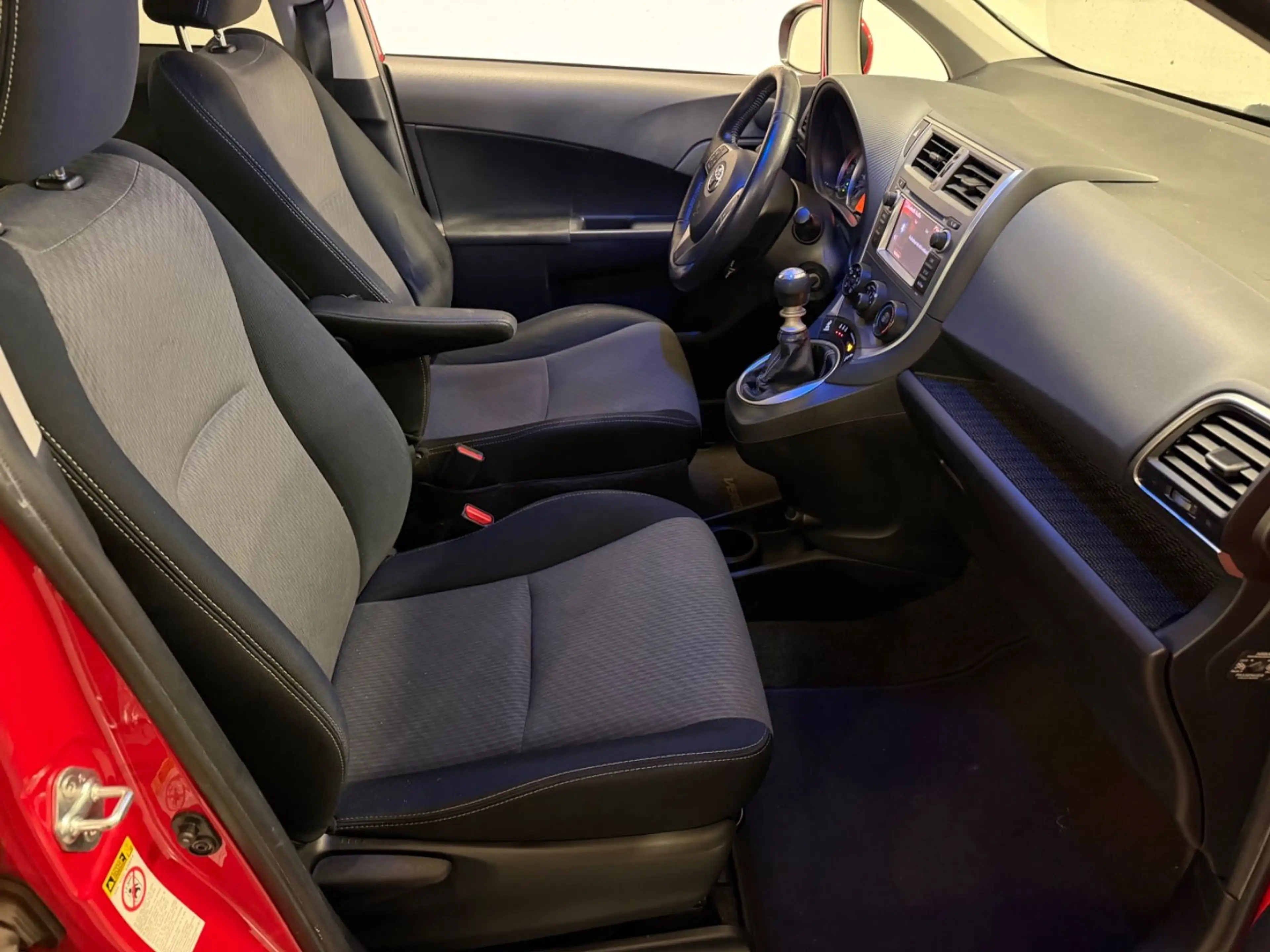 Toyota Verso-S 1.33 Verso-S Life / Pano / Kamera / Klima — photo 11