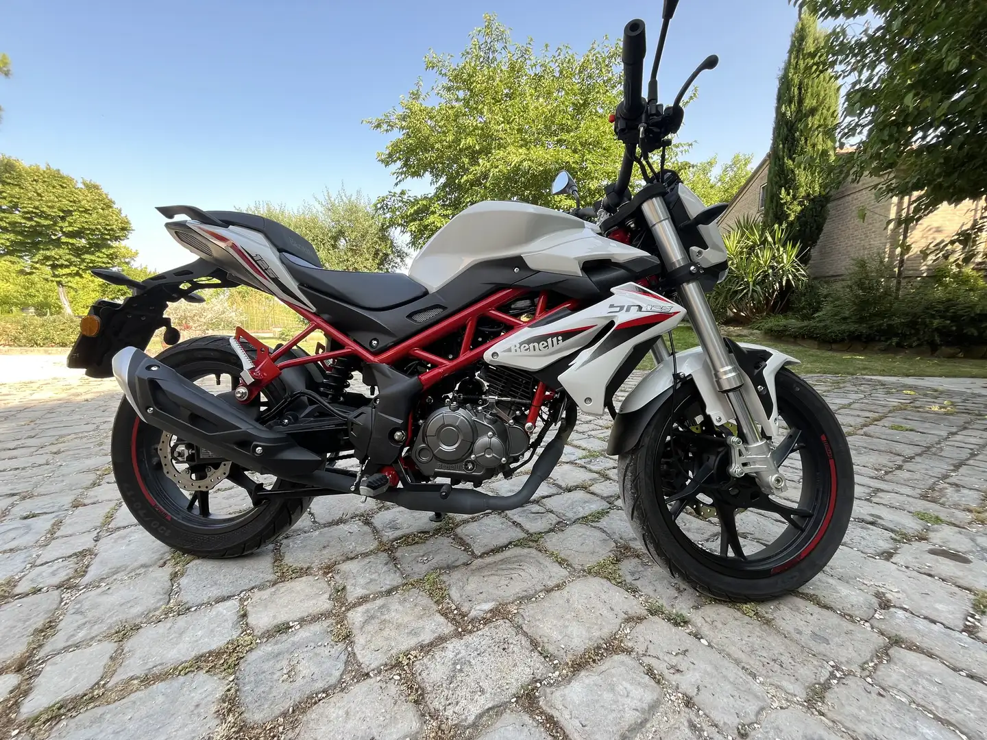 Benelli BN 125 naked - 1