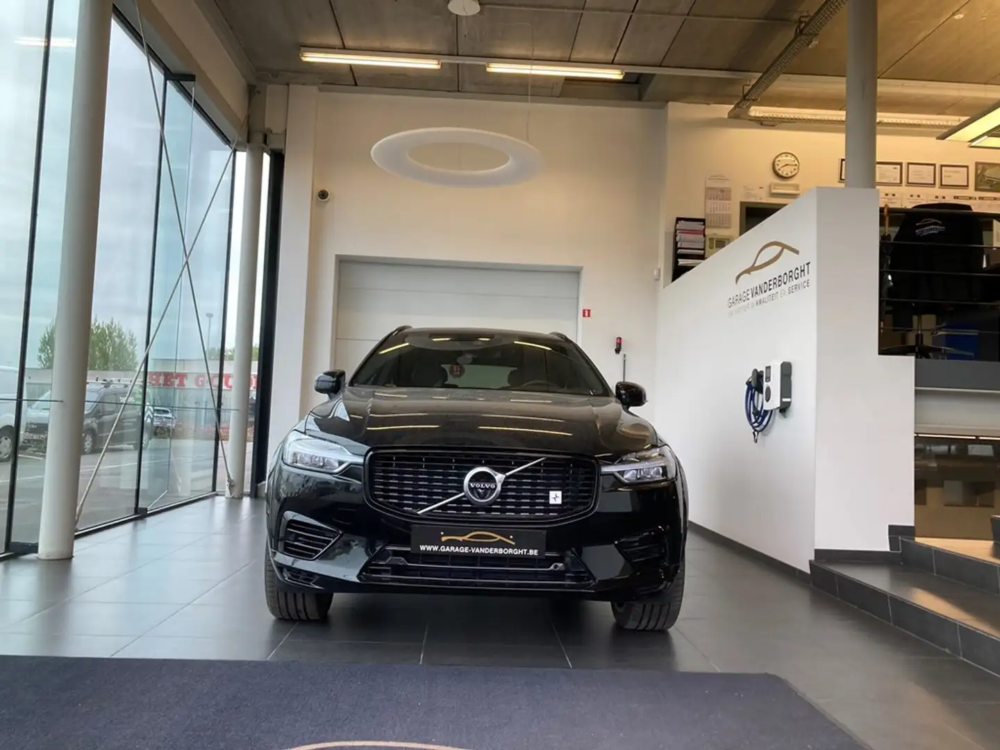 Volvo XC60 POLESTAR ENGINEERED T8 PHEV FULL OPTION Zwart - 2