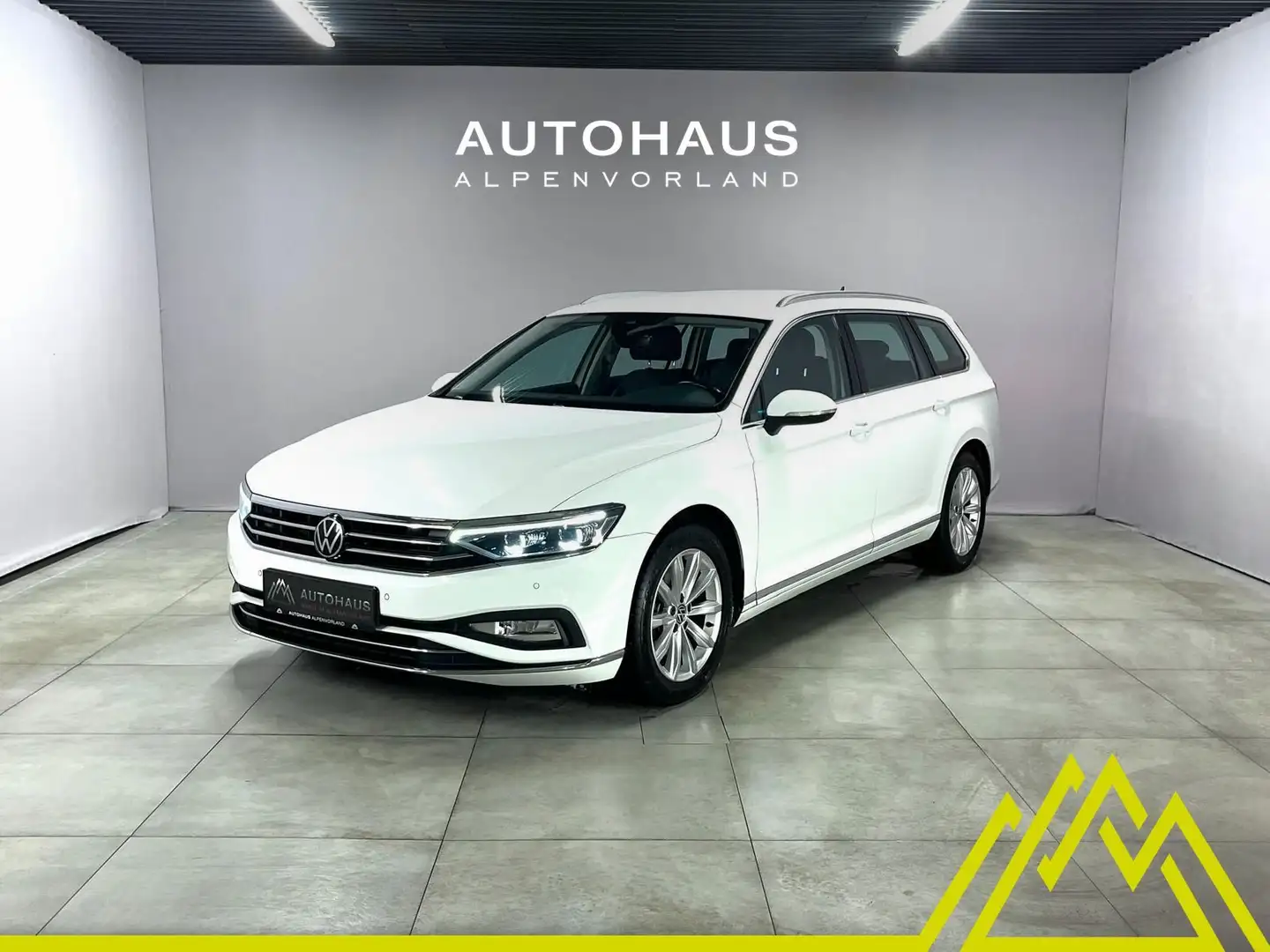 Volkswagen Passat Variant Passat 2.0 TDI  Elegance Aut. ***AHK-schwenkbar*** Weiß - 1