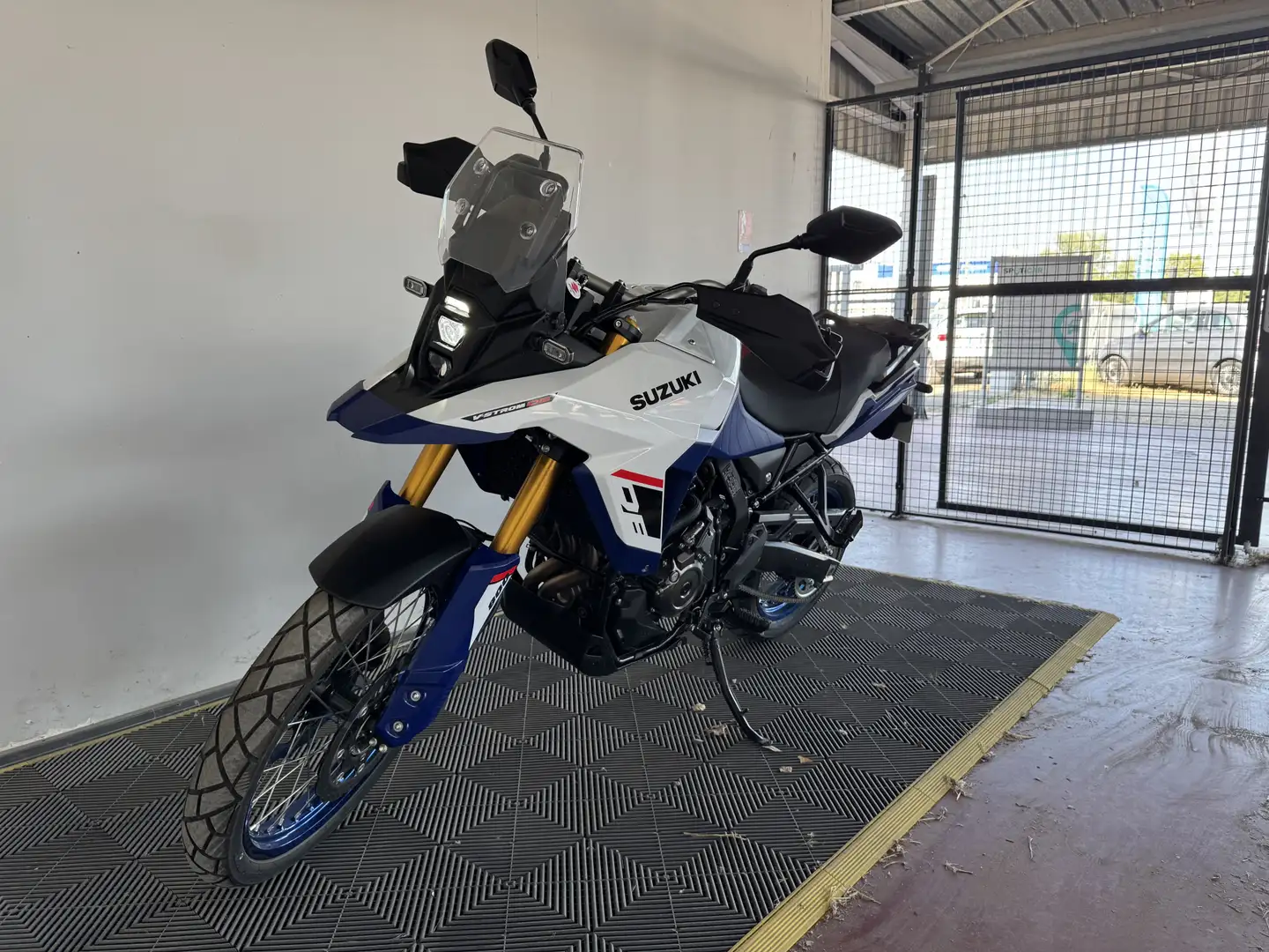 Suzuki V-Strom 800DE Bianco - 2