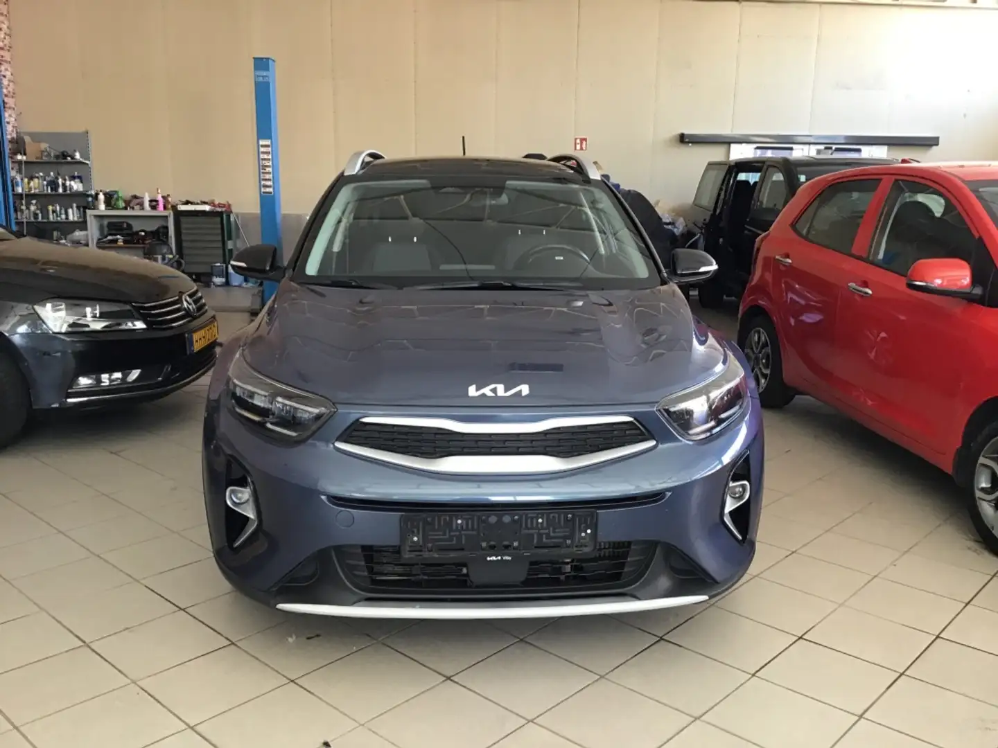 Kia Stonic 1.0 T-GDi MHEV Dyn L Blauw - 1
