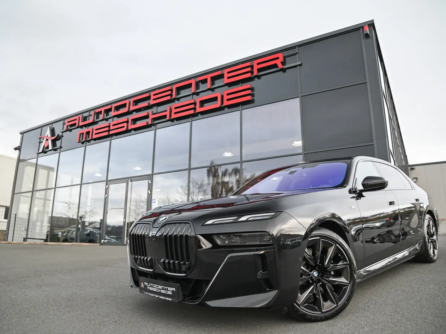 BMW i7 eDrive50 M Sport Pro *Fond Theatre Screen* Noir - 1