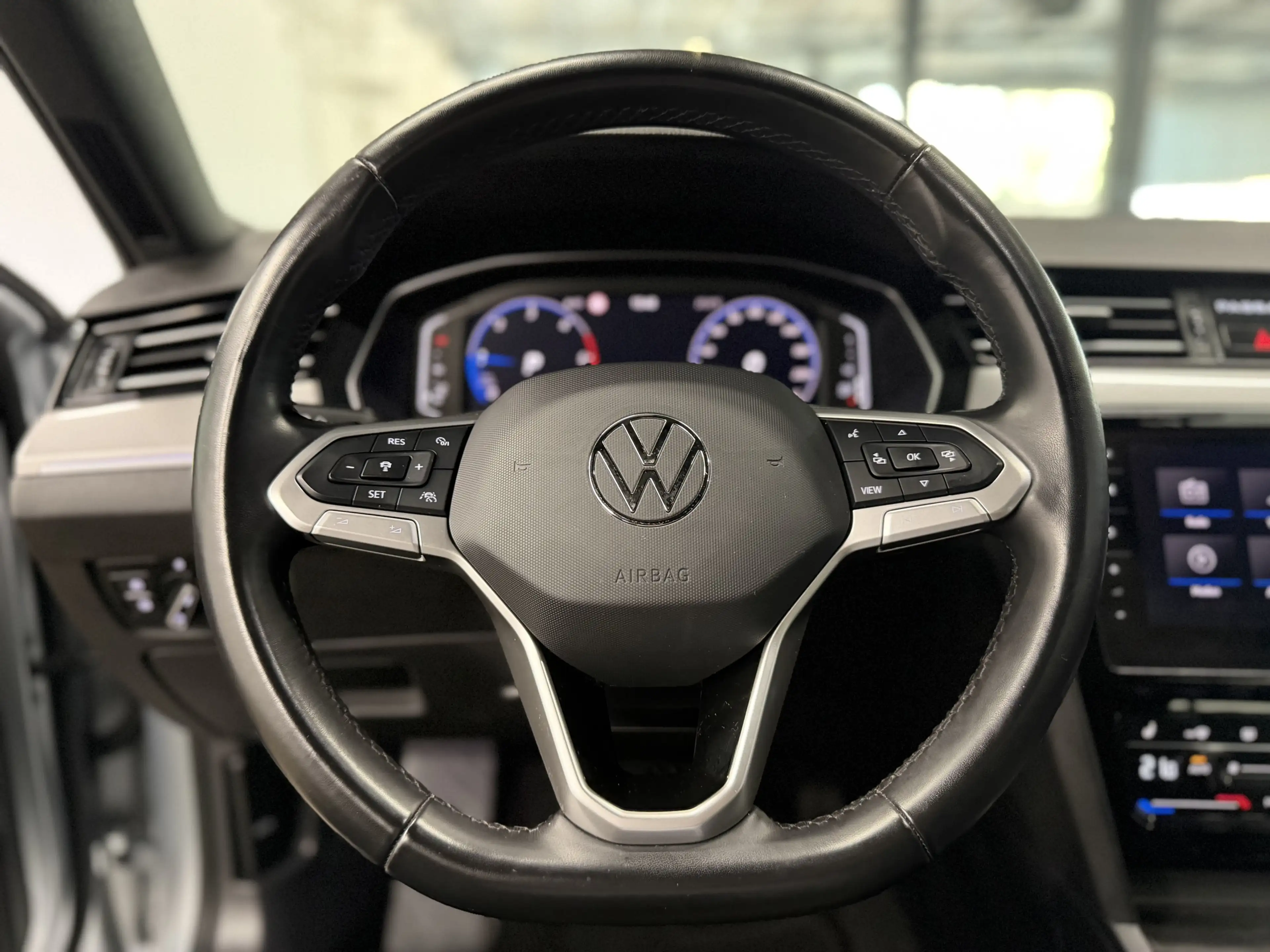 Volkswagen Passat Variant 2.0 TDI SCR DSG Business | ACC — photo 10