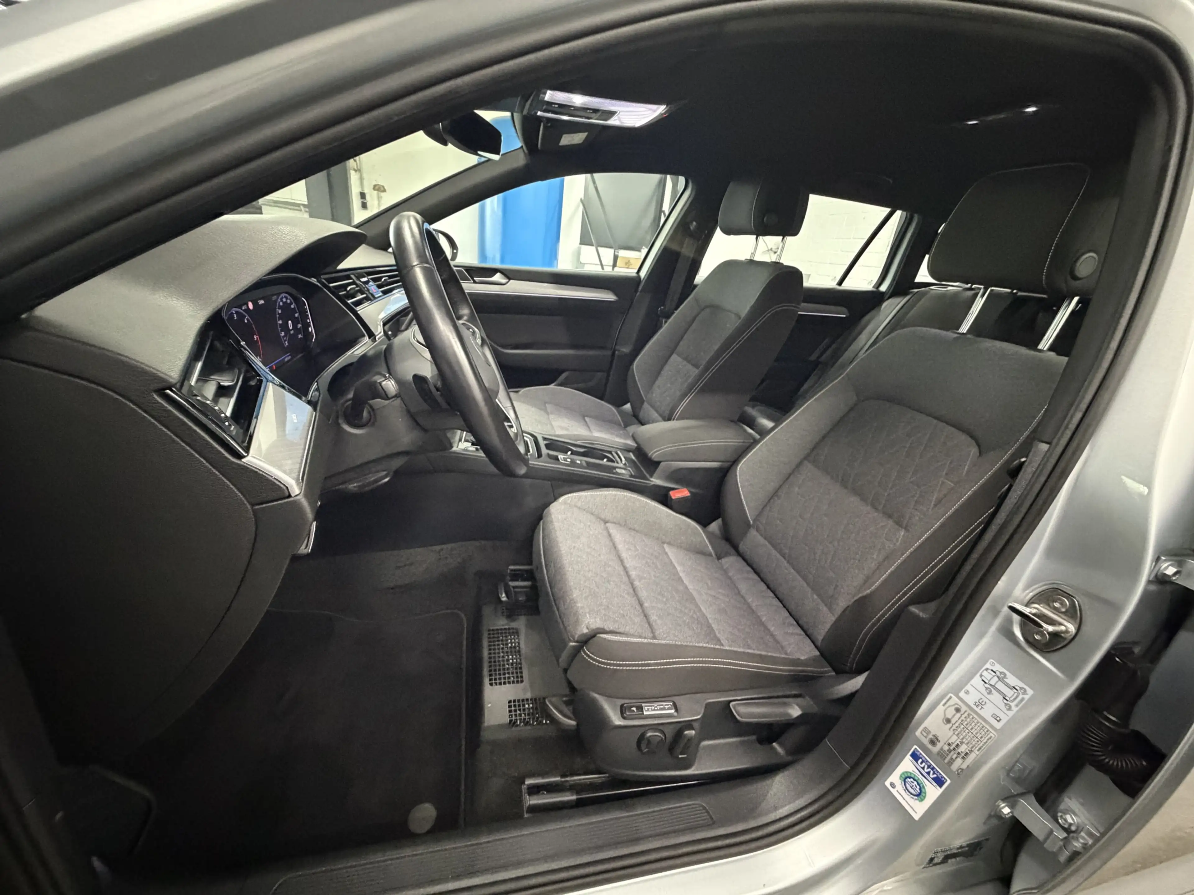 Volkswagen Passat Variant 2.0 TDI SCR DSG Business | ACC — photo 5