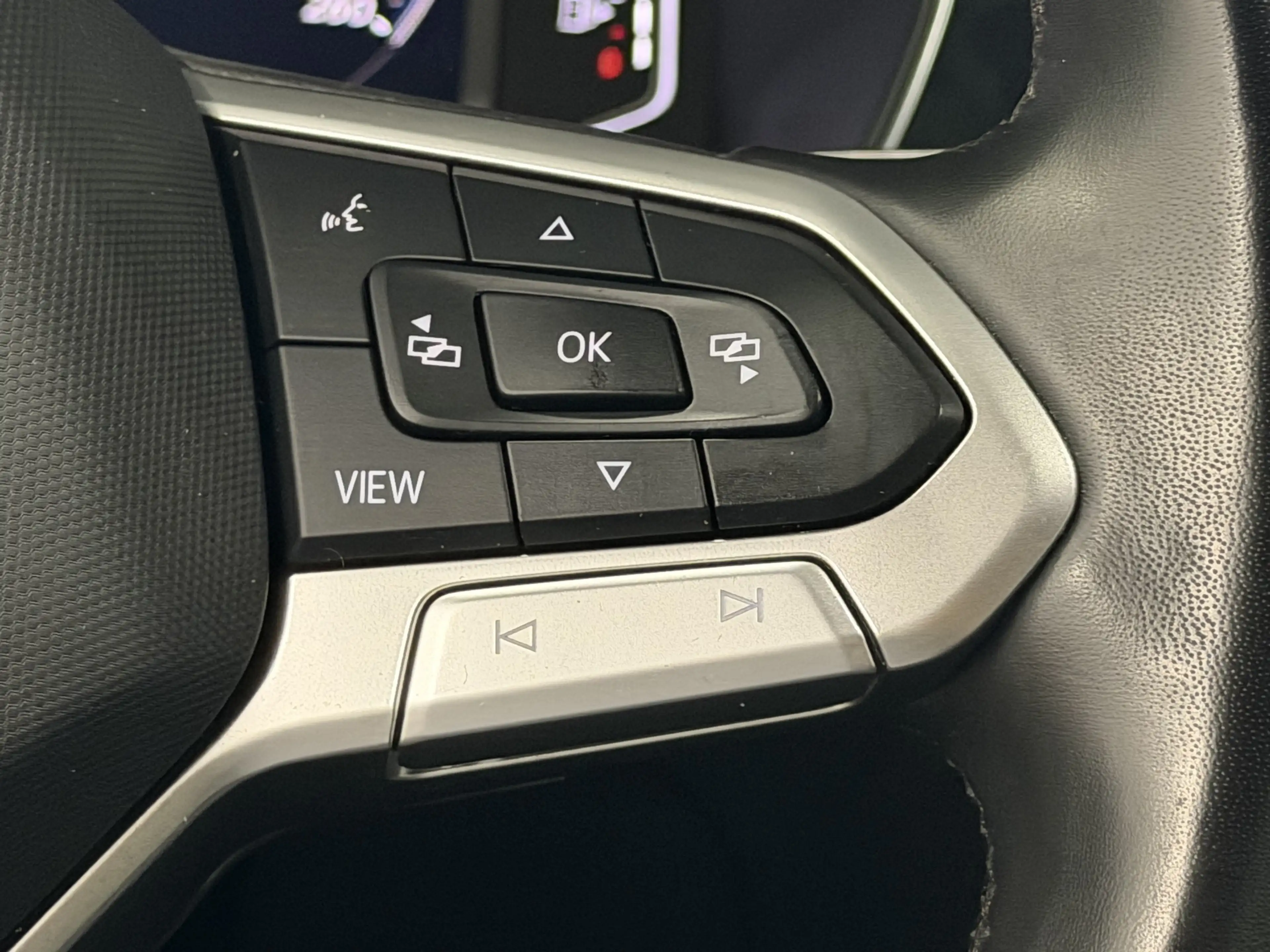 Volkswagen Passat Variant 2.0 TDI SCR DSG Business | ACC — photo 12