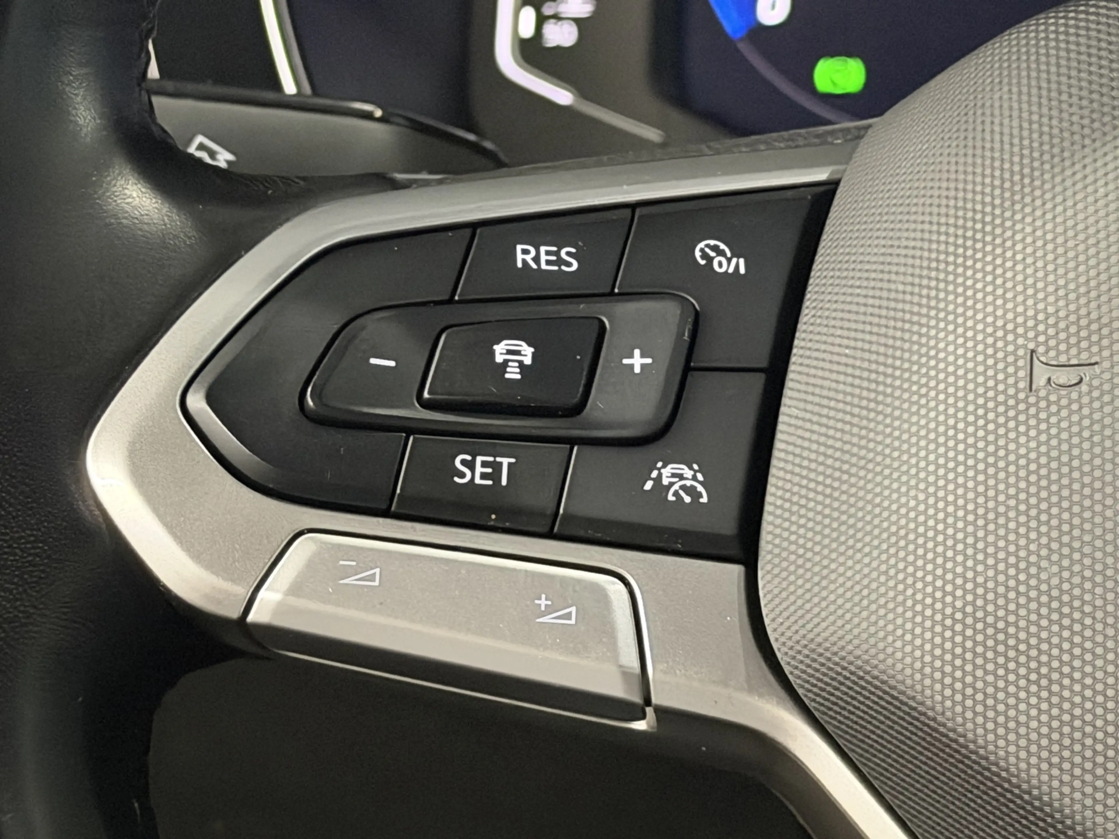 Volkswagen Passat Variant 2.0 TDI SCR DSG Business | ACC — photo 11