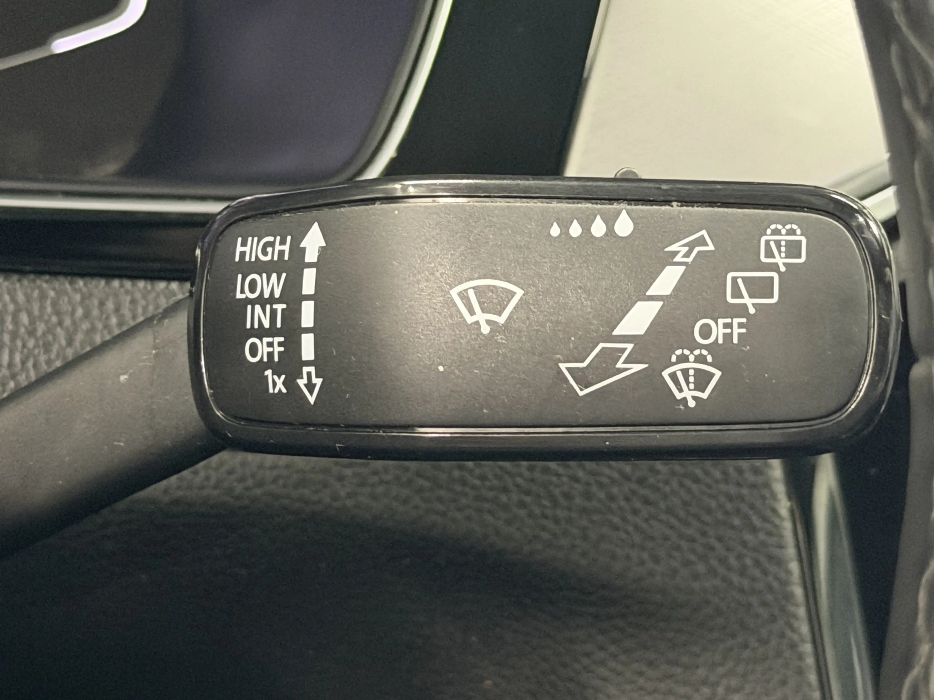 Volkswagen Passat Variant 2.0 TDI SCR DSG Business | ACC — photo 14