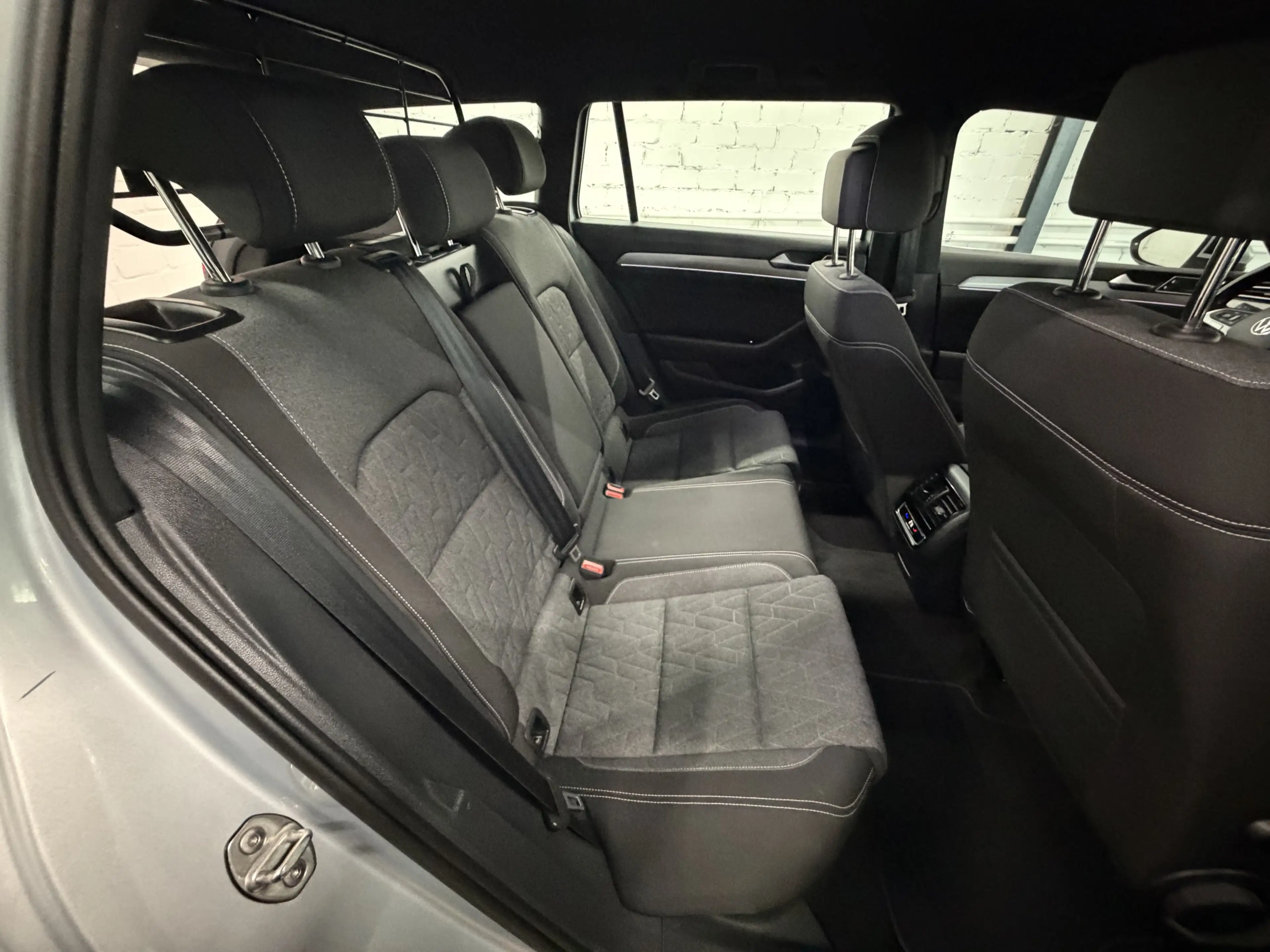 Volkswagen Passat Variant 2.0 TDI SCR DSG Business | ACC — photo 7