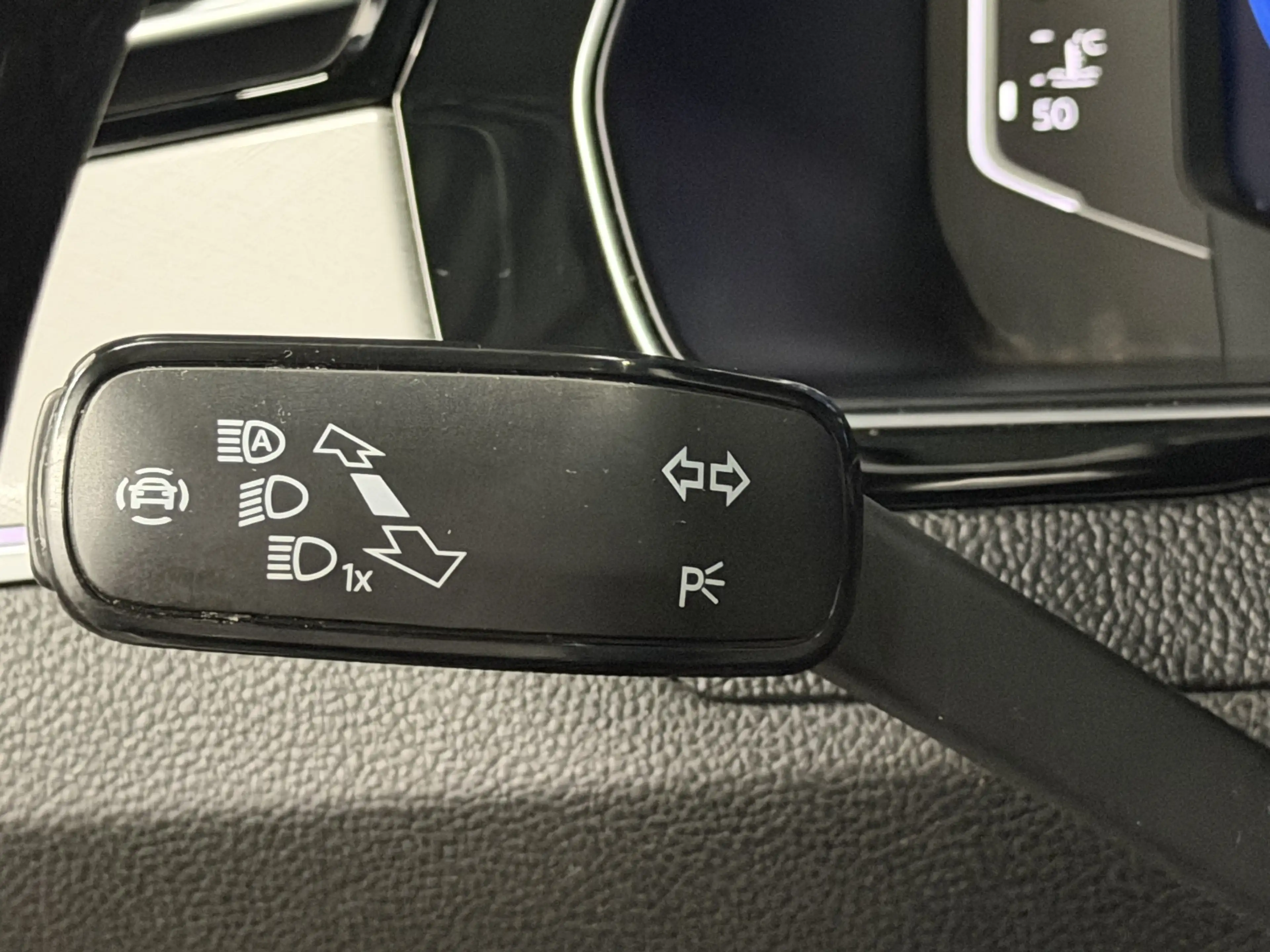 Volkswagen Passat Variant 2.0 TDI SCR DSG Business | ACC — photo 13