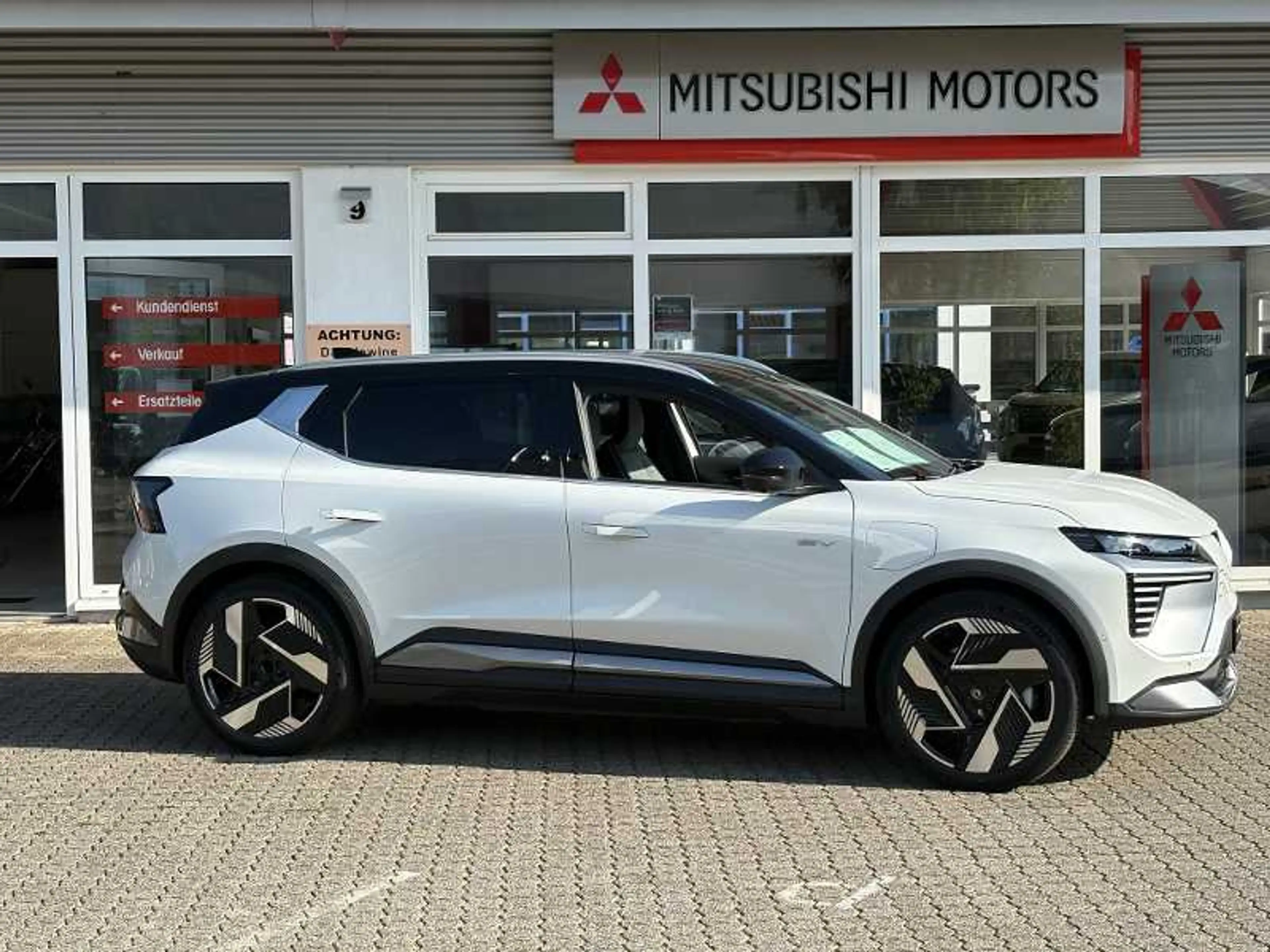 Mitsubishi Eclipse Cross Diamant TOP 87 kWh (22kW) — photo 3