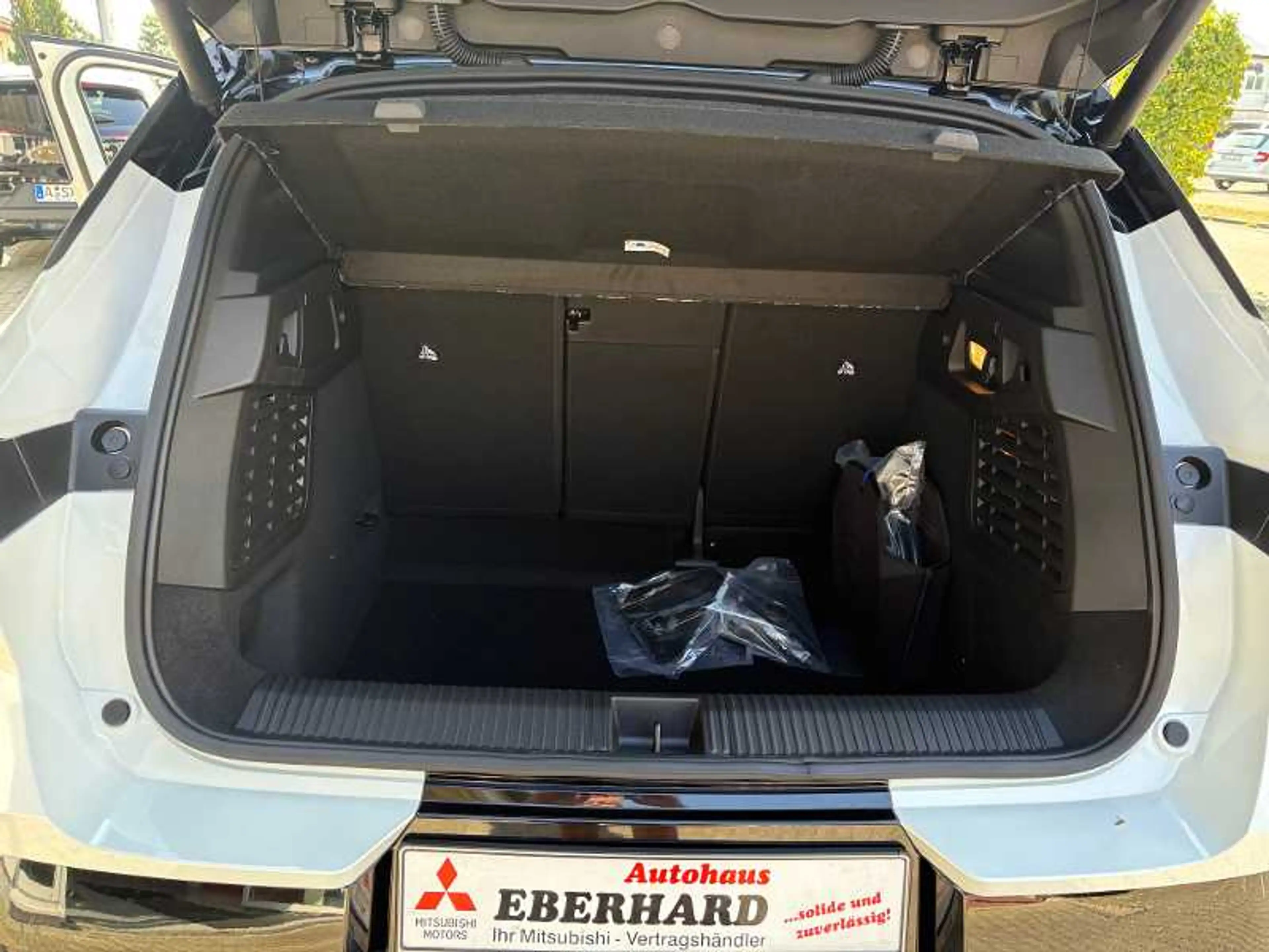 Mitsubishi Eclipse Cross Diamant TOP 87 kWh (22kW) — photo 11