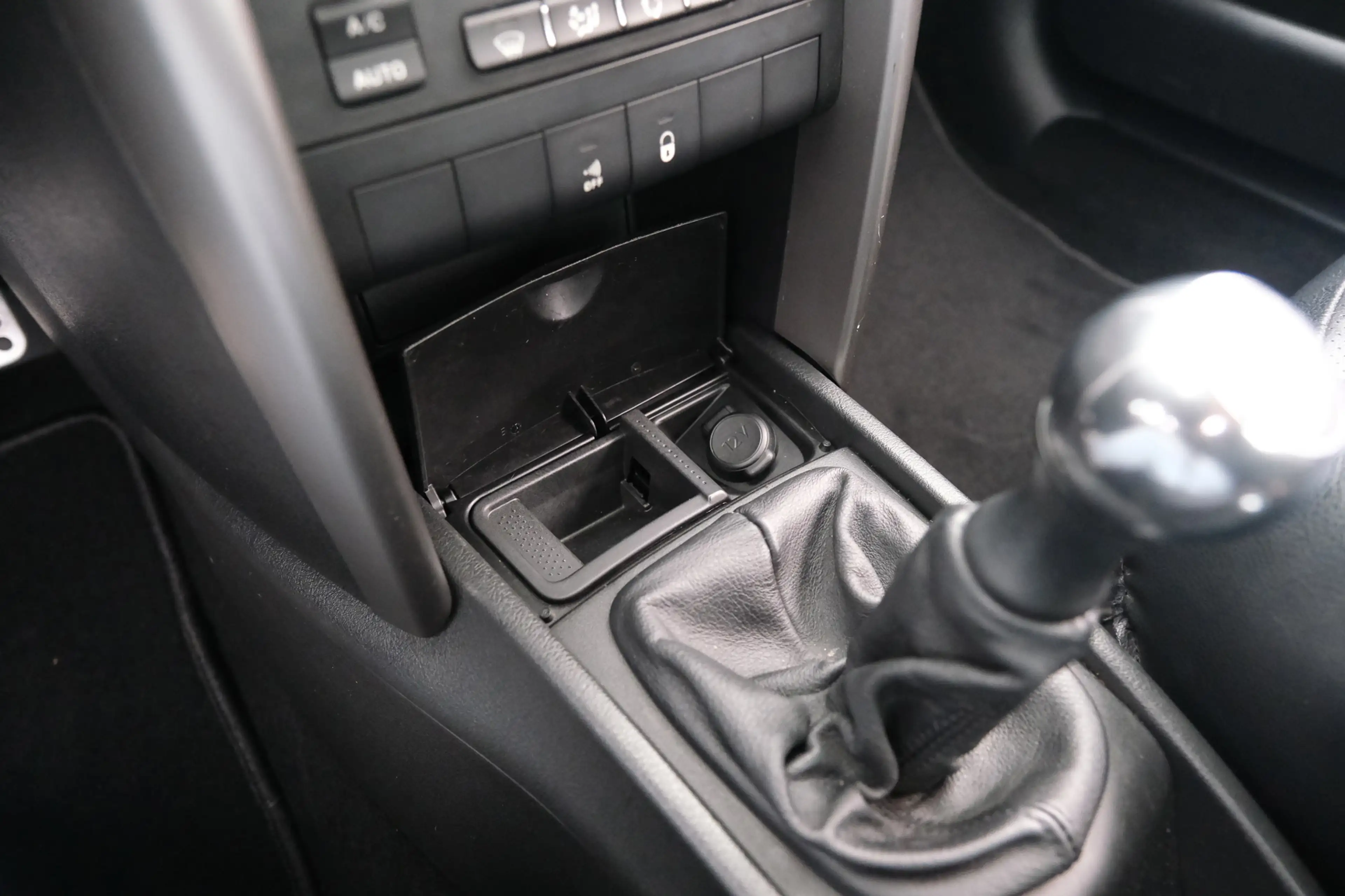 Peugeot 207 CC 1.6 VTi Noir & Blanc — photo 9