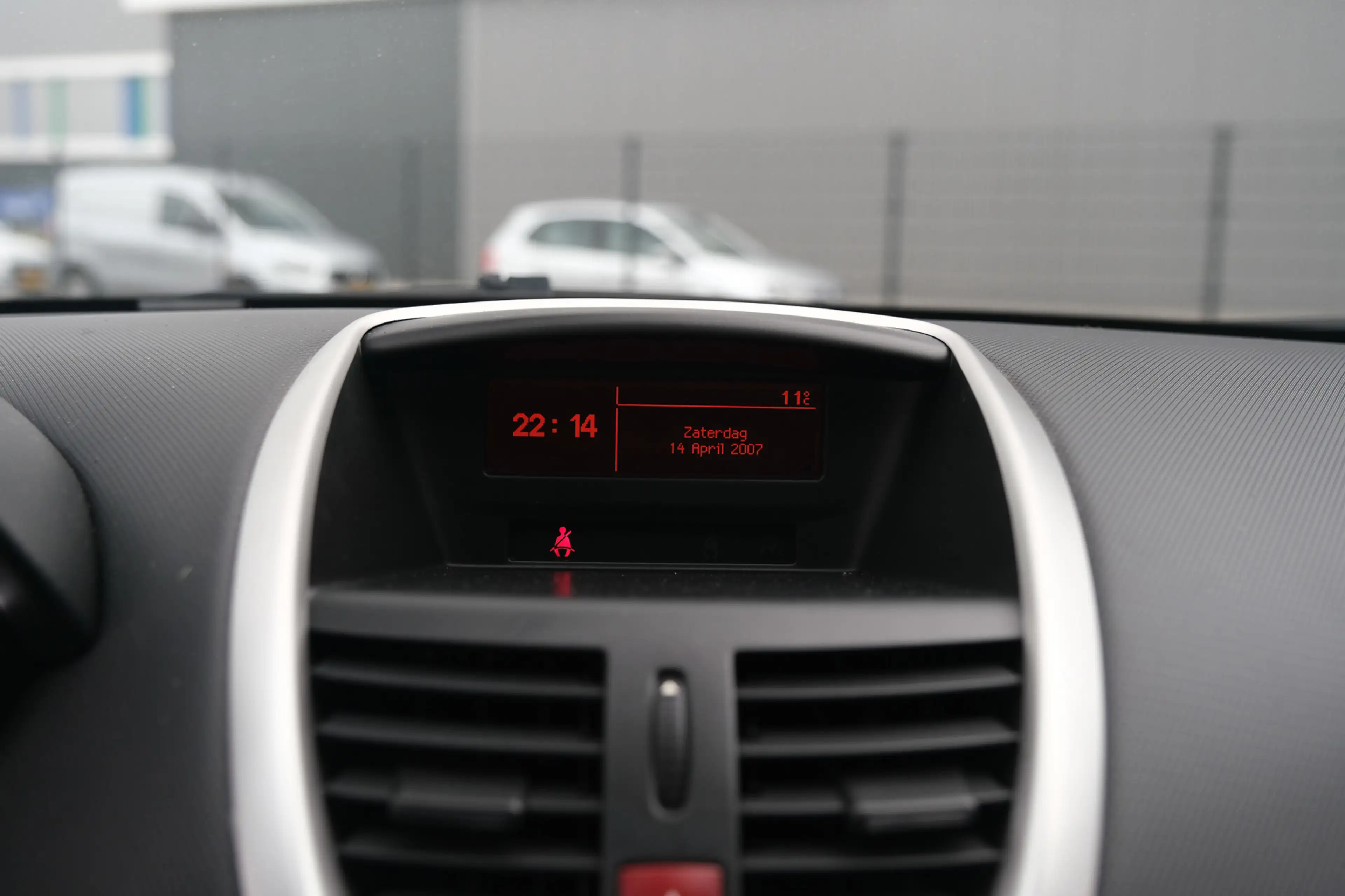 Peugeot 207 CC 1.6 VTi Noir & Blanc — photo 8