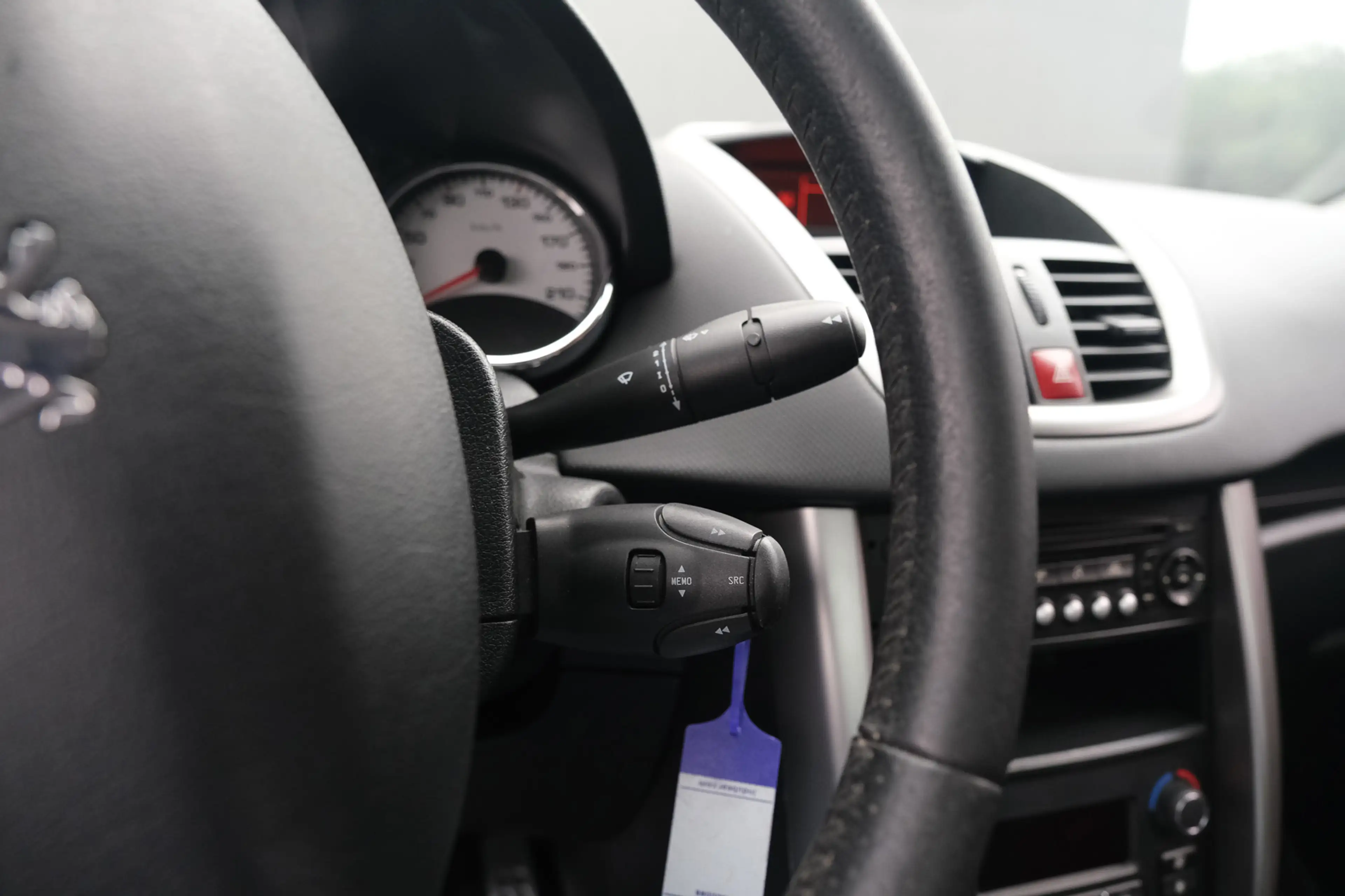 Peugeot 207 CC 1.6 VTi Noir & Blanc — photo 11