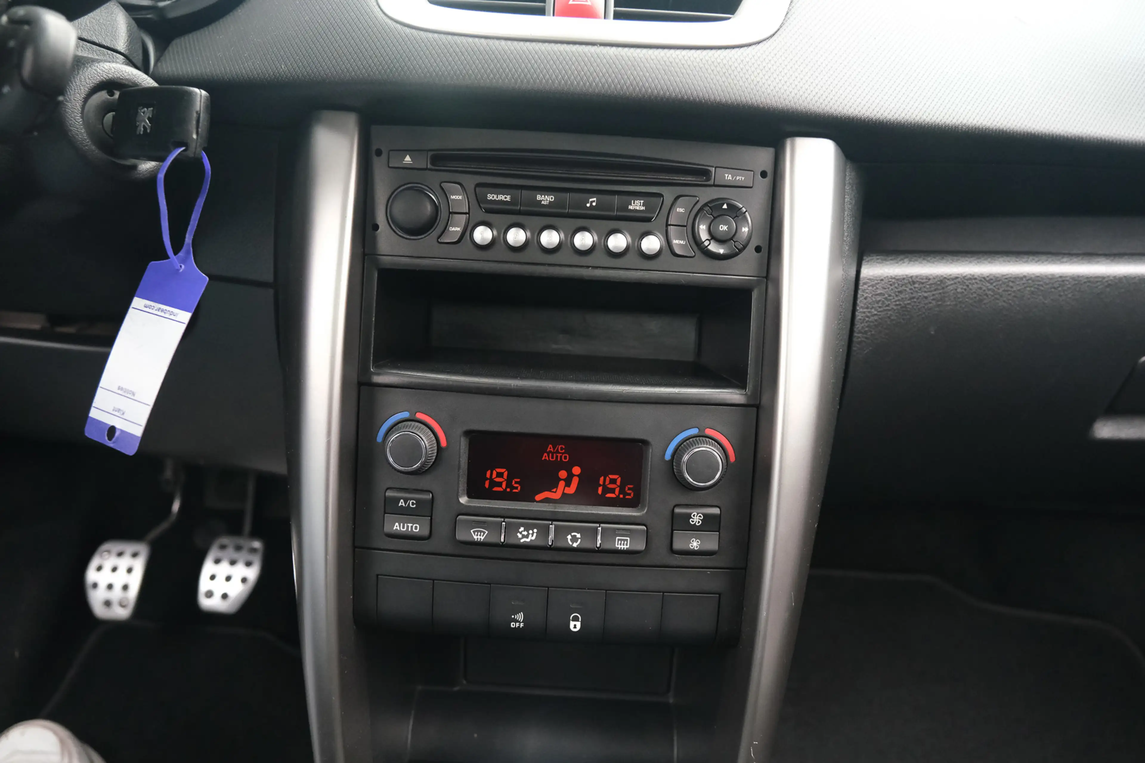 Peugeot 207 CC 1.6 VTi Noir & Blanc — photo 7