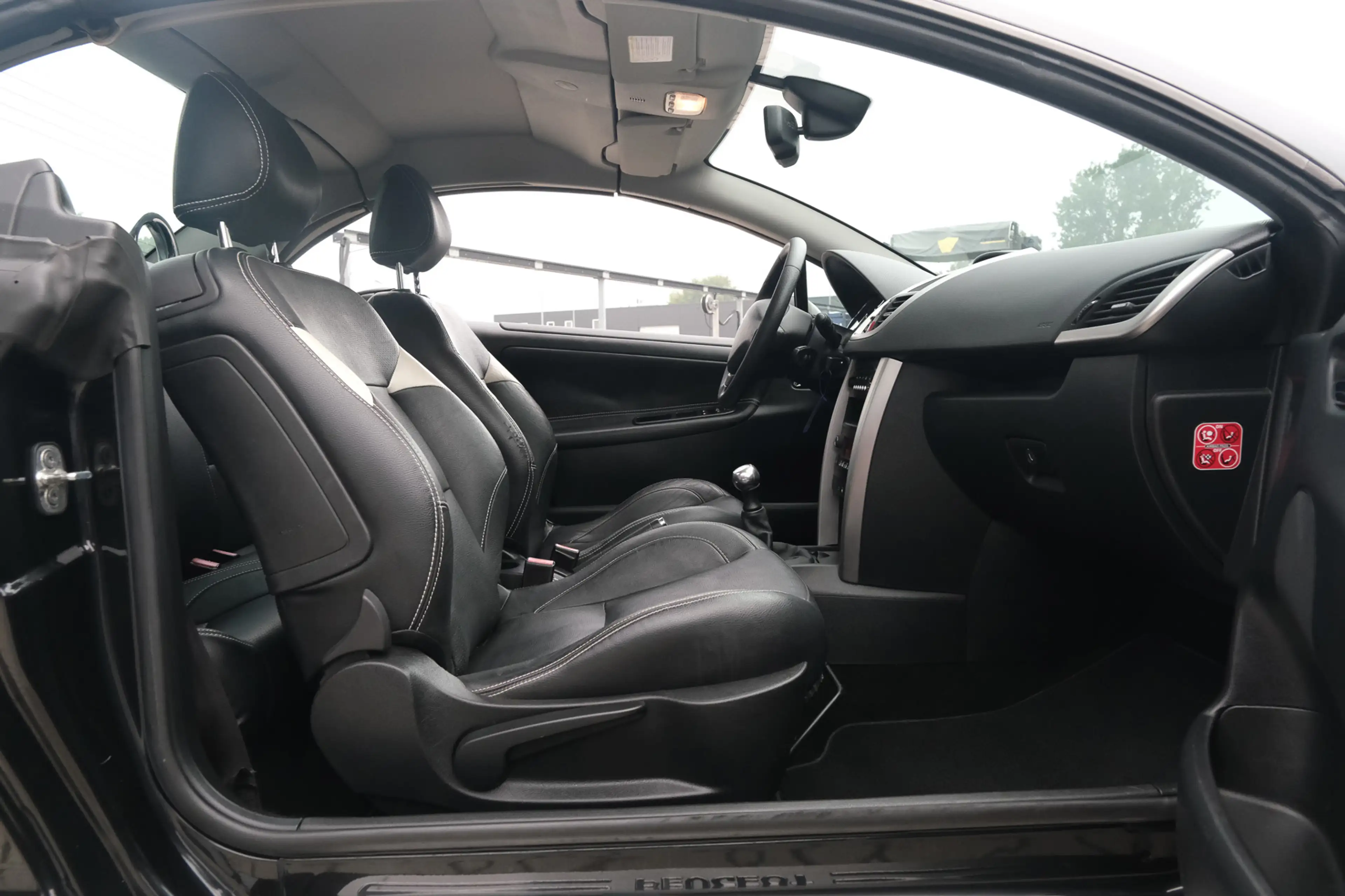 Peugeot 207 CC 1.6 VTi Noir & Blanc — photo 19