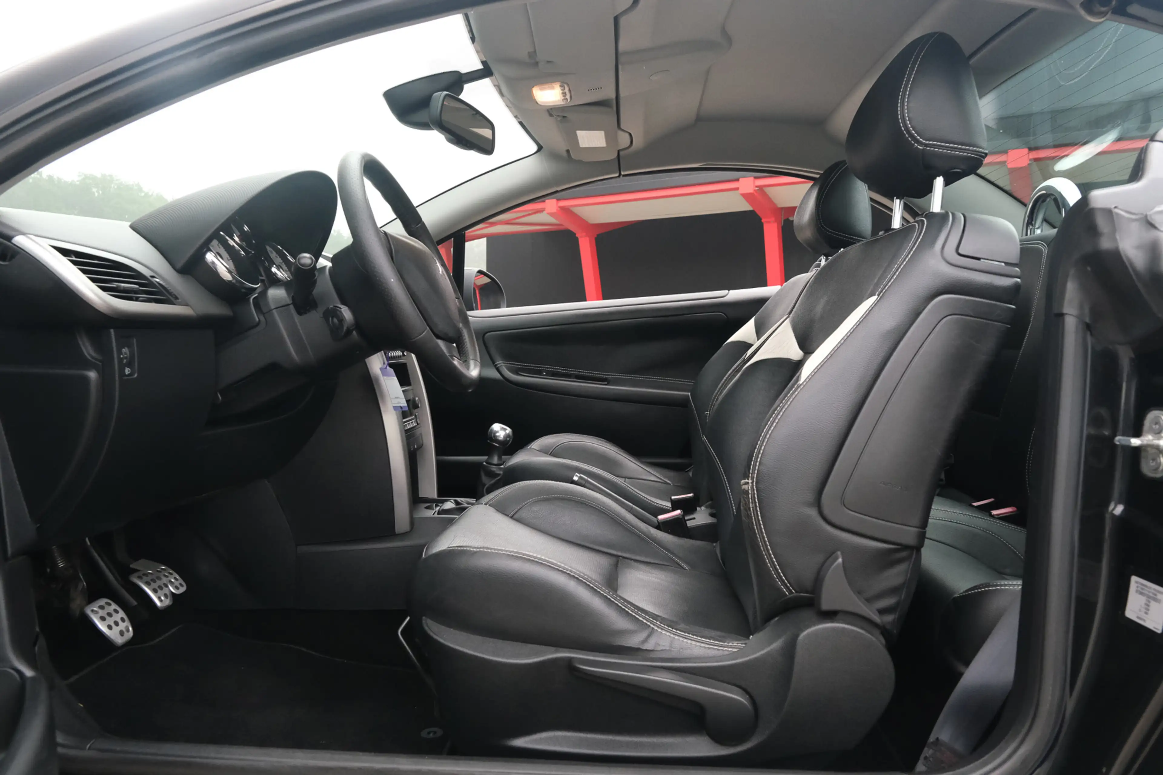 Peugeot 207 CC 1.6 VTi Noir & Blanc — photo 18