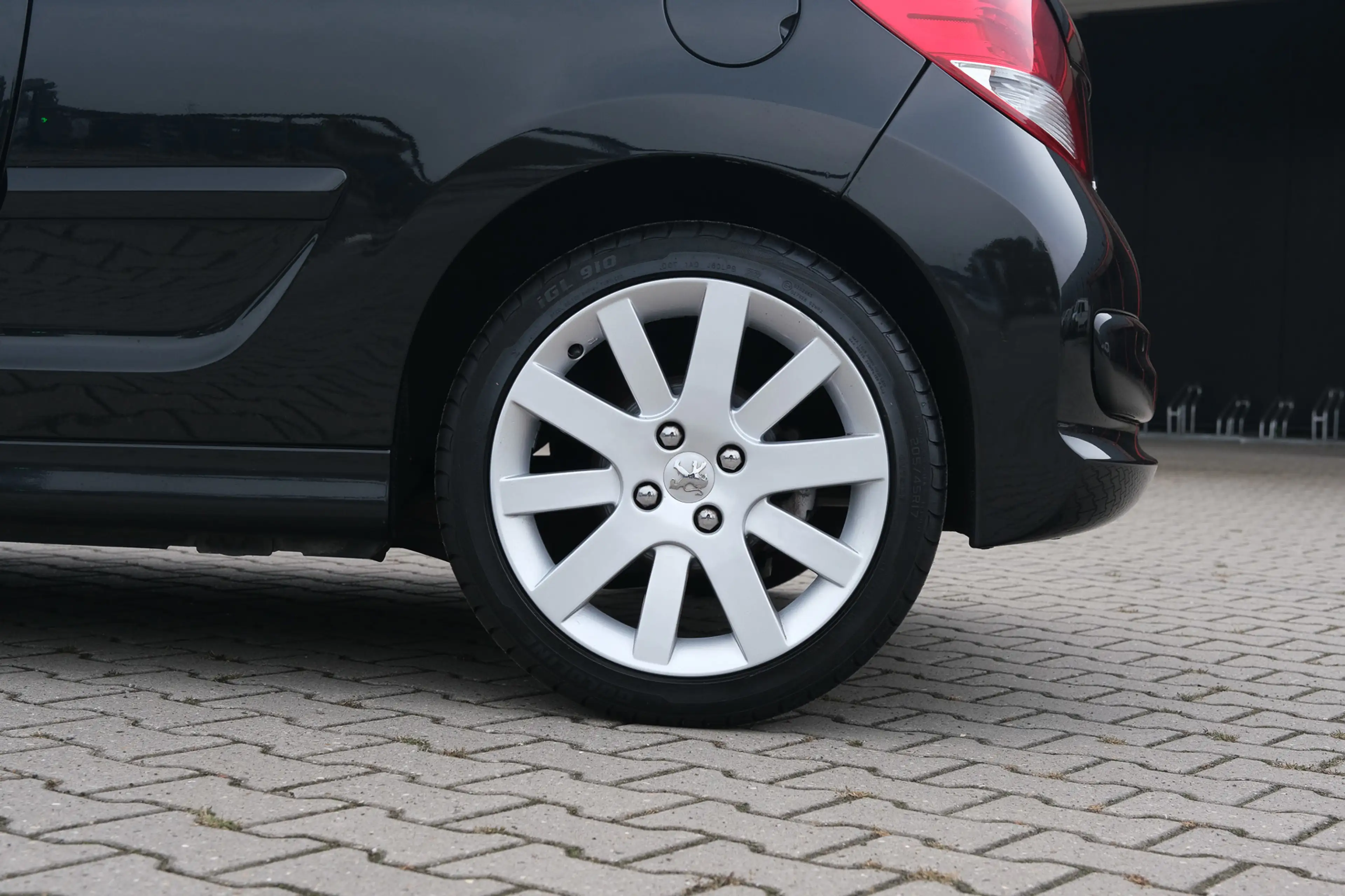 Peugeot 207 CC 1.6 VTi Noir & Blanc — photo 5