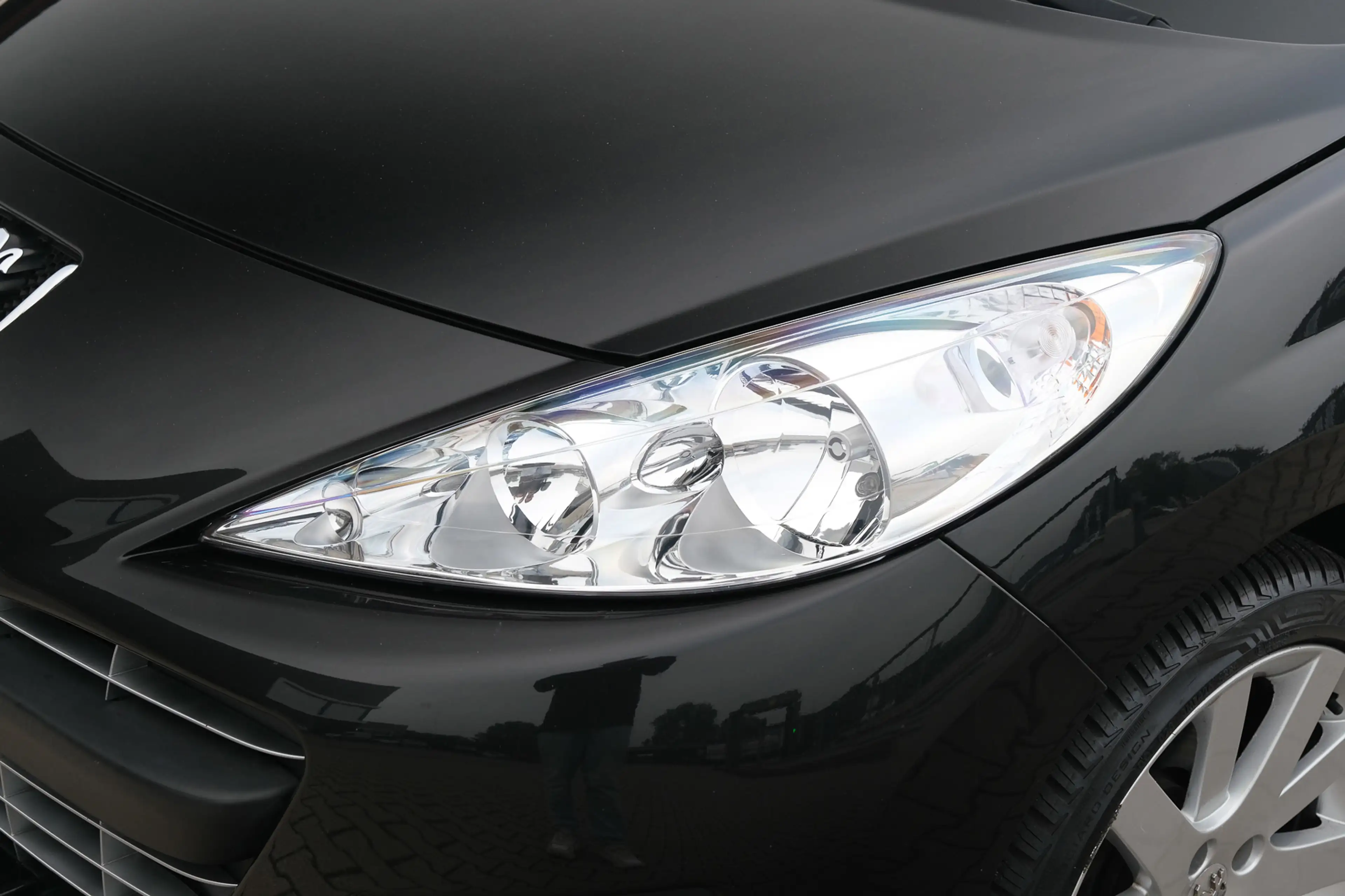 Peugeot 207 CC 1.6 VTi Noir & Blanc — photo 16