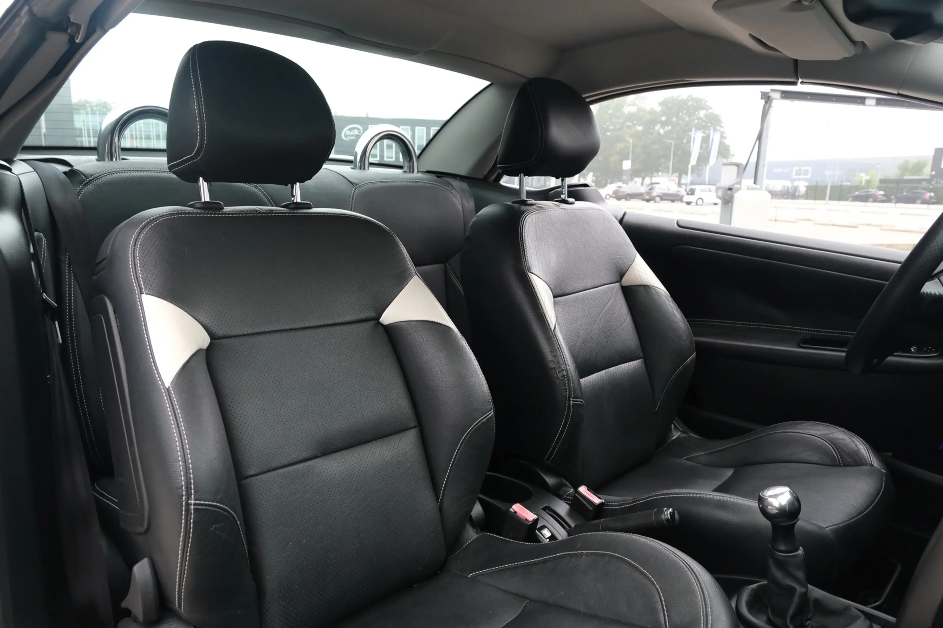 Peugeot 207 CC 1.6 VTi Noir & Blanc — photo 20