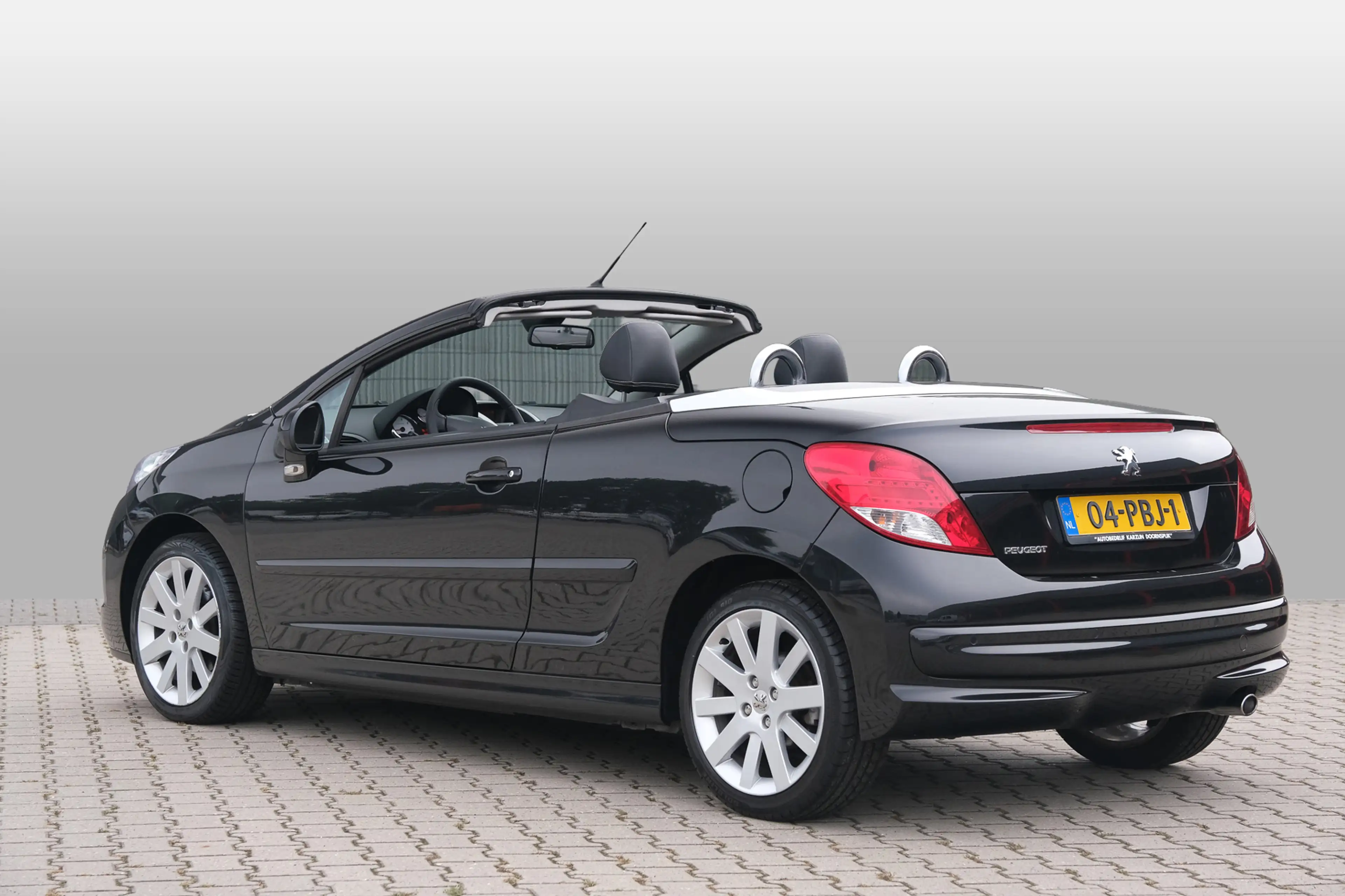 Peugeot 207 CC 1.6 VTi Noir & Blanc — photo 4