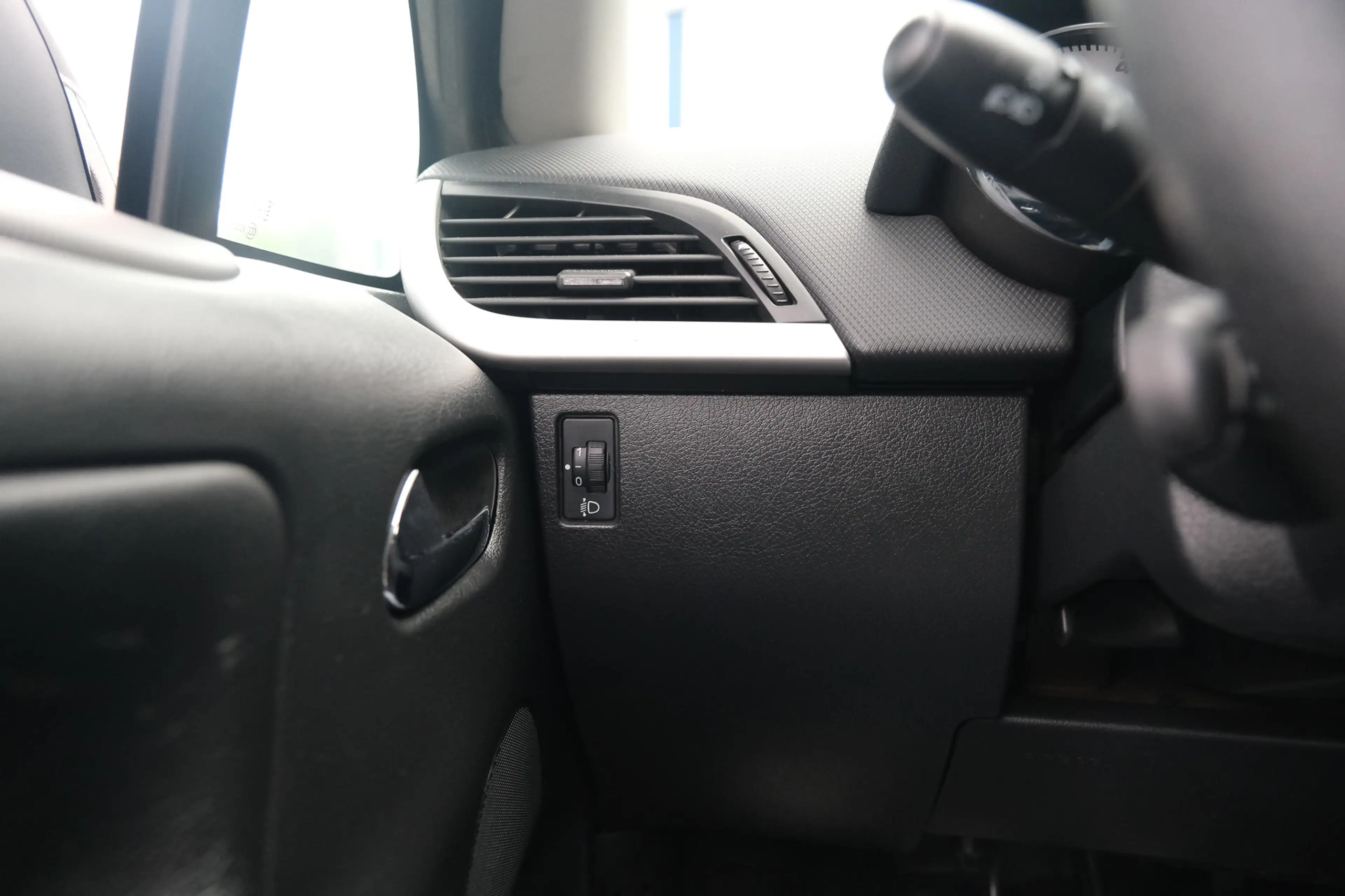 Peugeot 207 CC 1.6 VTi Noir & Blanc — photo 12