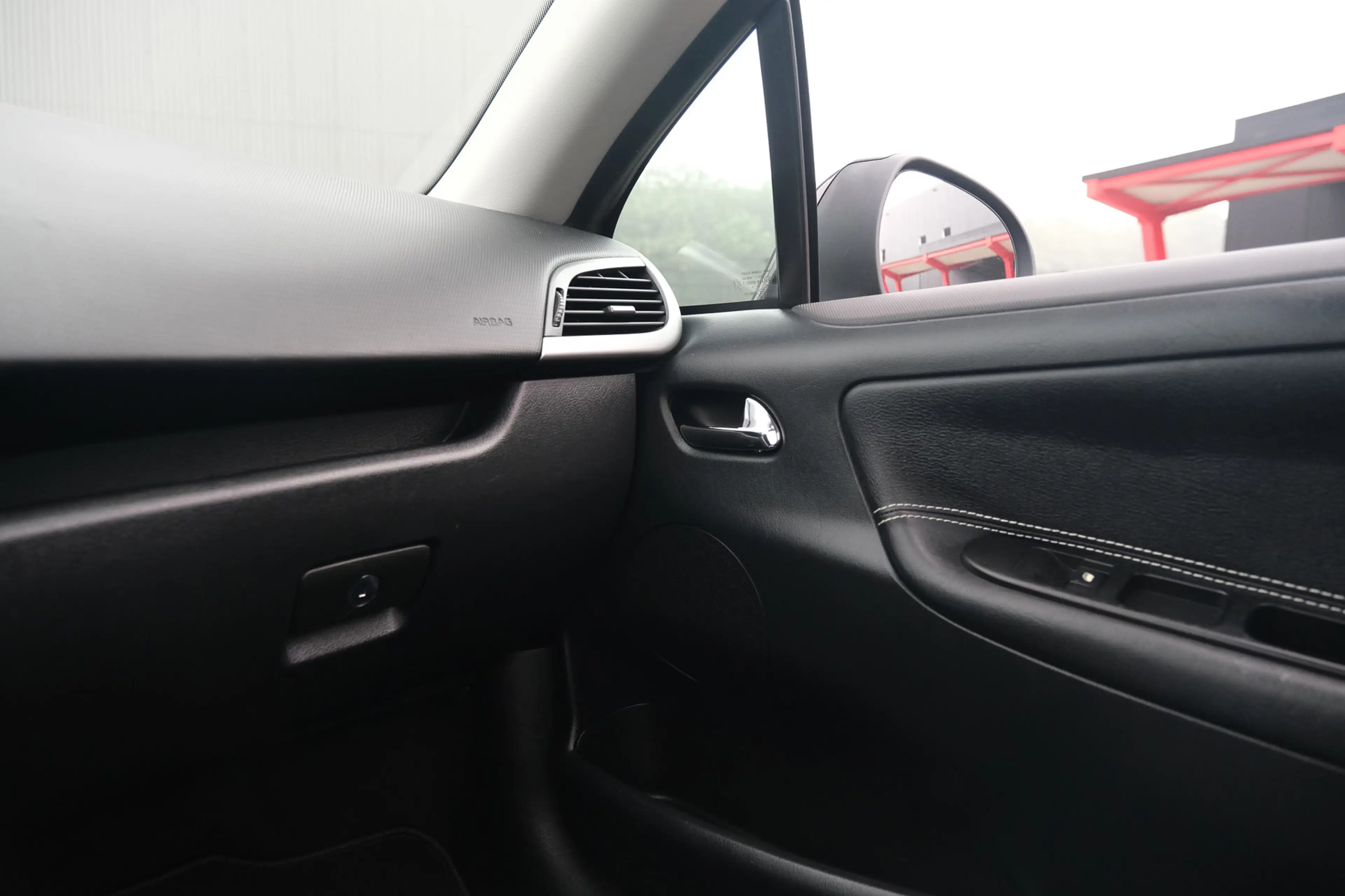Peugeot 207 CC 1.6 VTi Noir & Blanc — photo 14