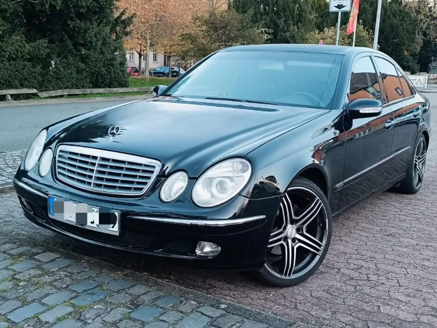 Mercedes-Benz E 240 E-Klasse Elegance Schwarz - 1