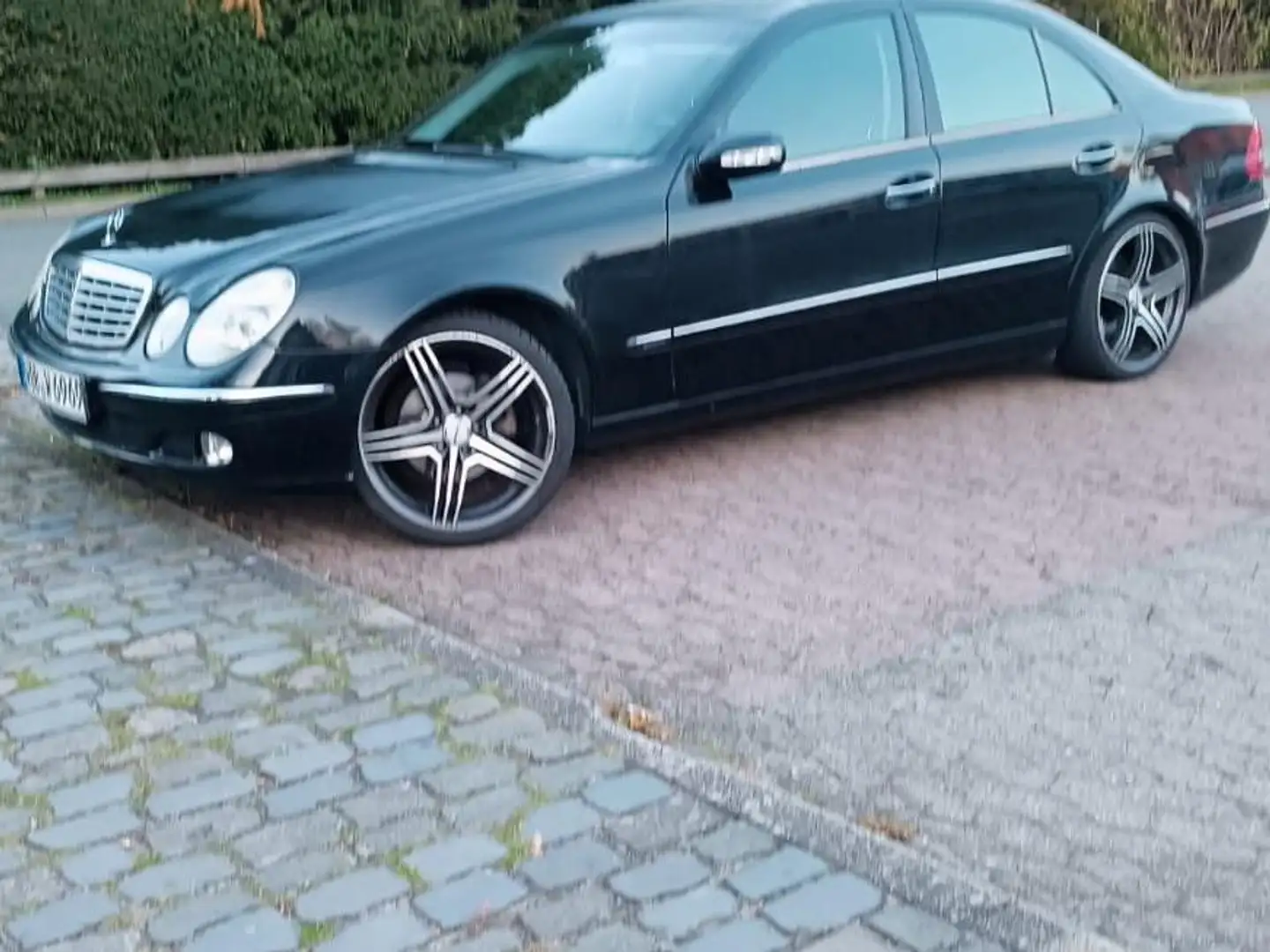 Mercedes-Benz E 240 E-Klasse Elegance Schwarz - 2