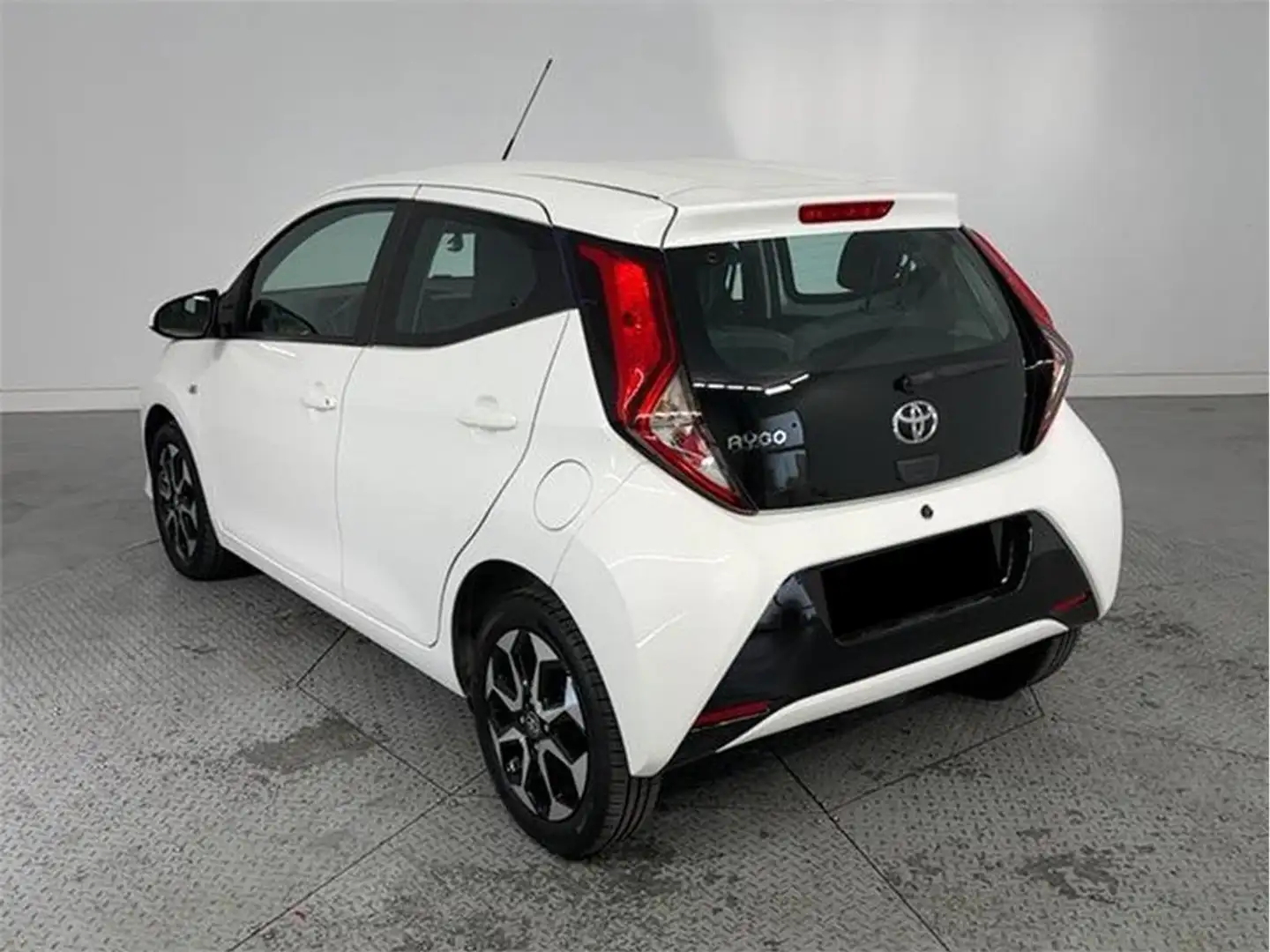 Toyota Aygo 70 x-play - 2