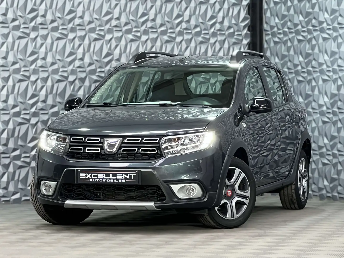 Dacia Sandero Stepway 0.9TCe TECHROAD*GPS*CRUISE*CAMERA*GARANTIE Noir - 1