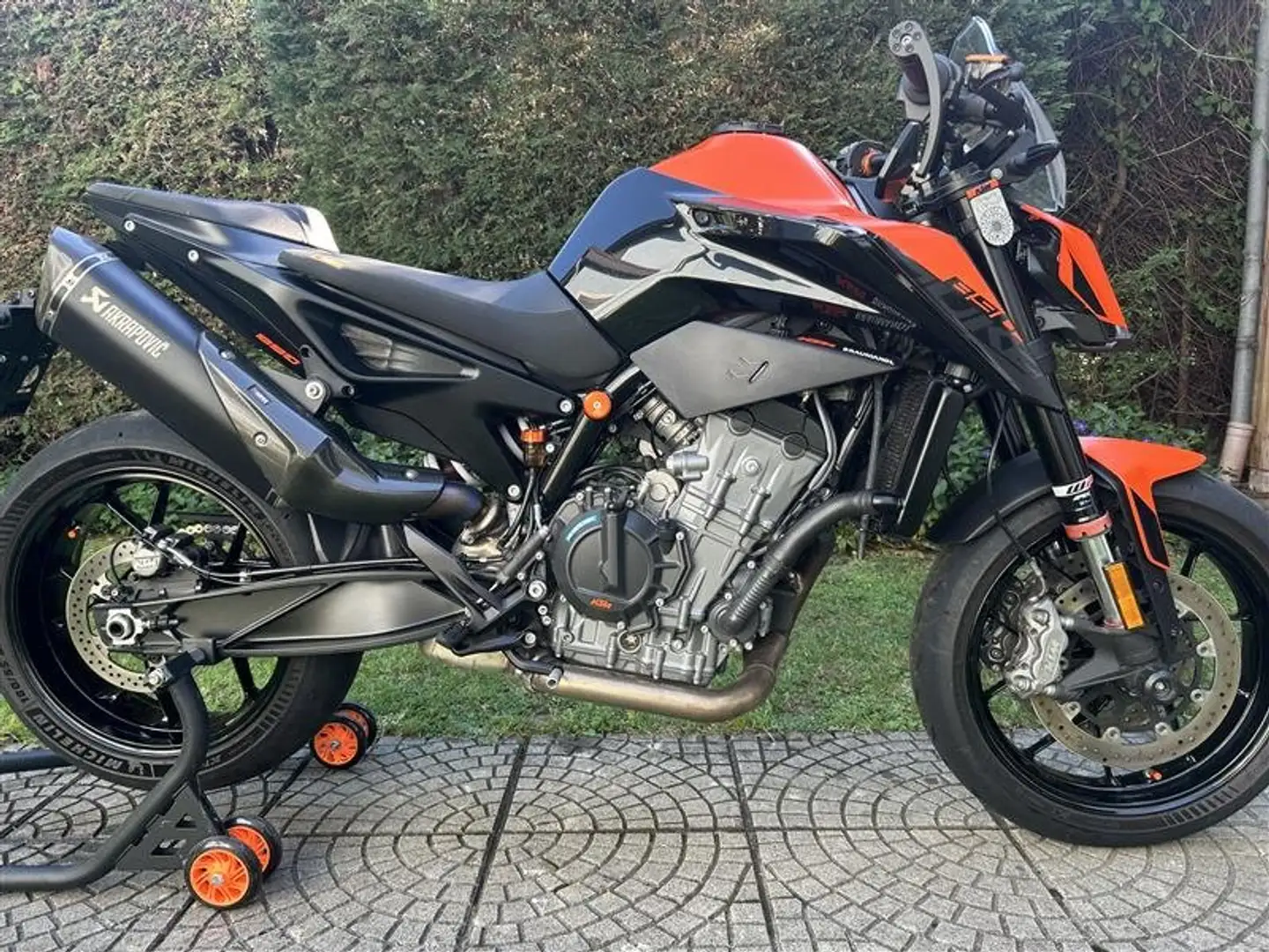 KTM 890 Duke Oranje - 1