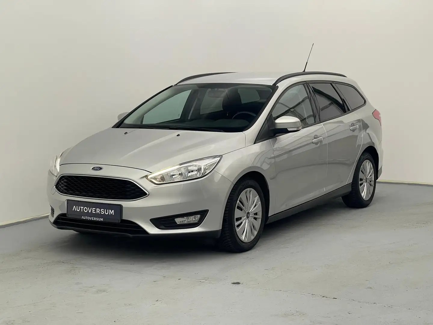 Ford Focus EcoBoost Trend *SHZ*PDC*KLIMA* Plateado - 2