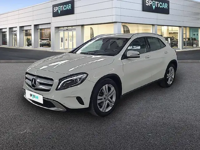 Mercedes-Benz GLA 200 00 D -