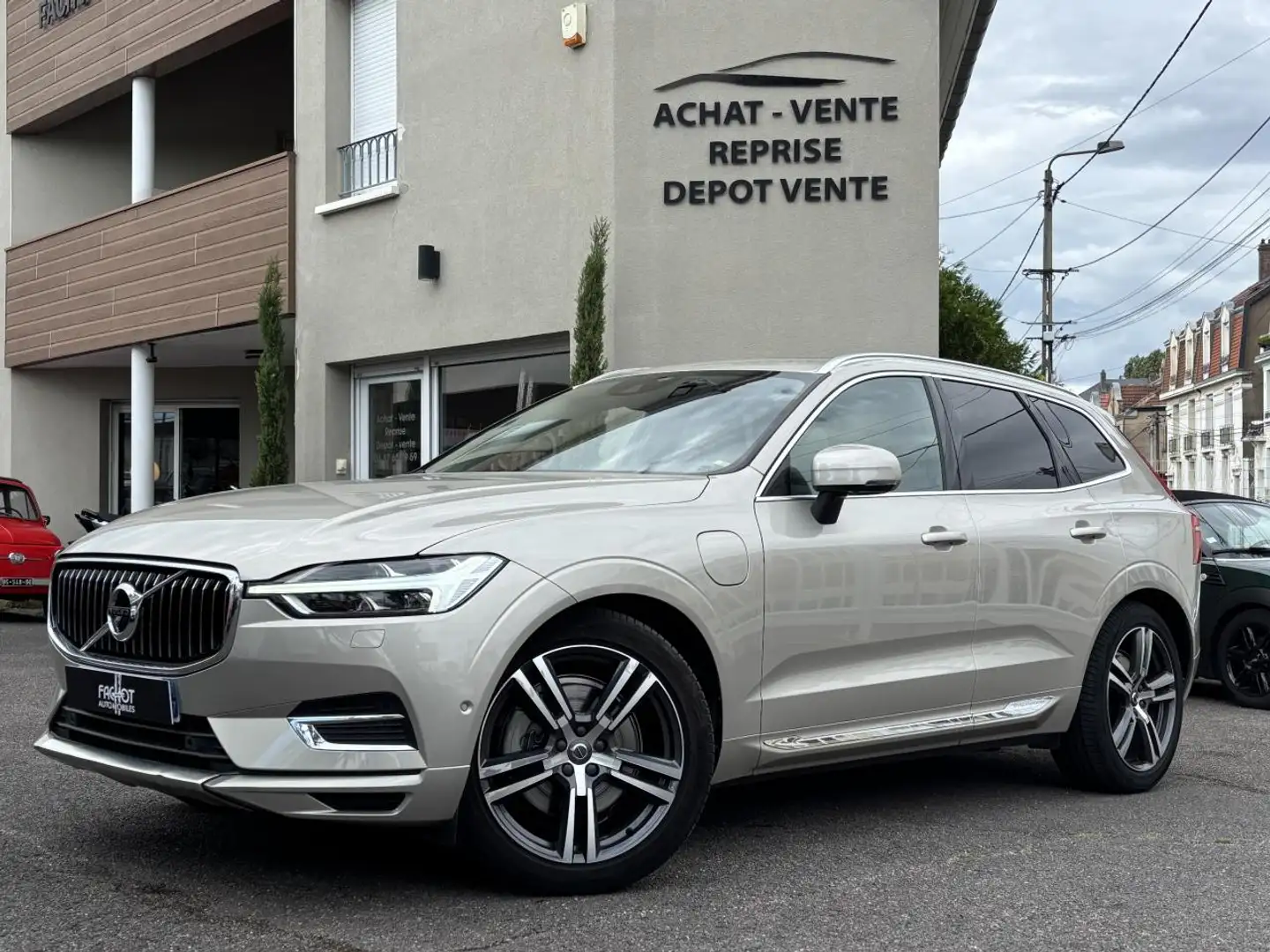 Volvo XC60 T8- 303+87 - Inscription Luxe II Twin Engine Beige - 1